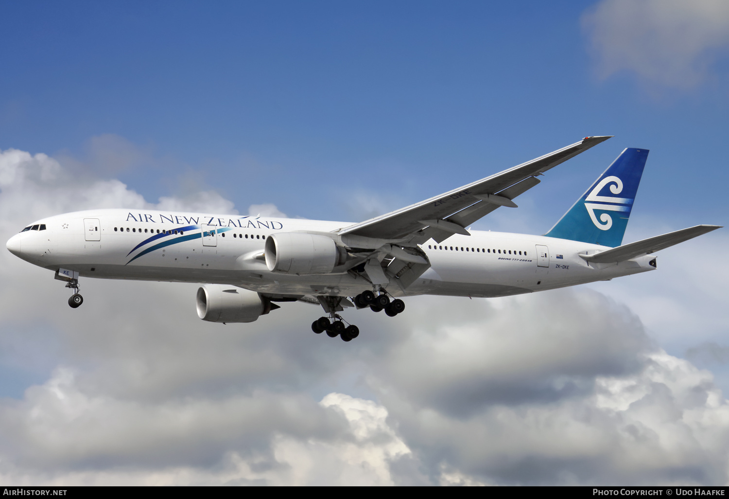 Aircraft Photo of ZK-OKE | Boeing 777-219/ER | Air New Zealand | AirHistory.net #640032