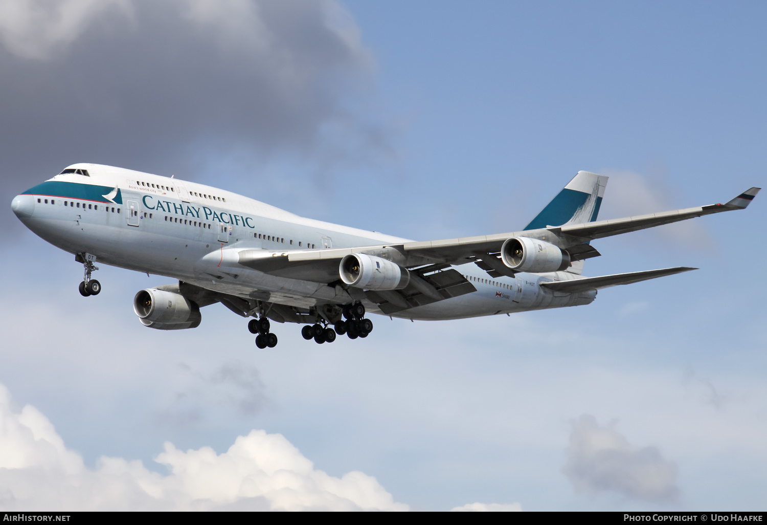 Aircraft Photo of B-HOT | Boeing 747-467 | Cathay Pacific Airways | AirHistory.net #640081