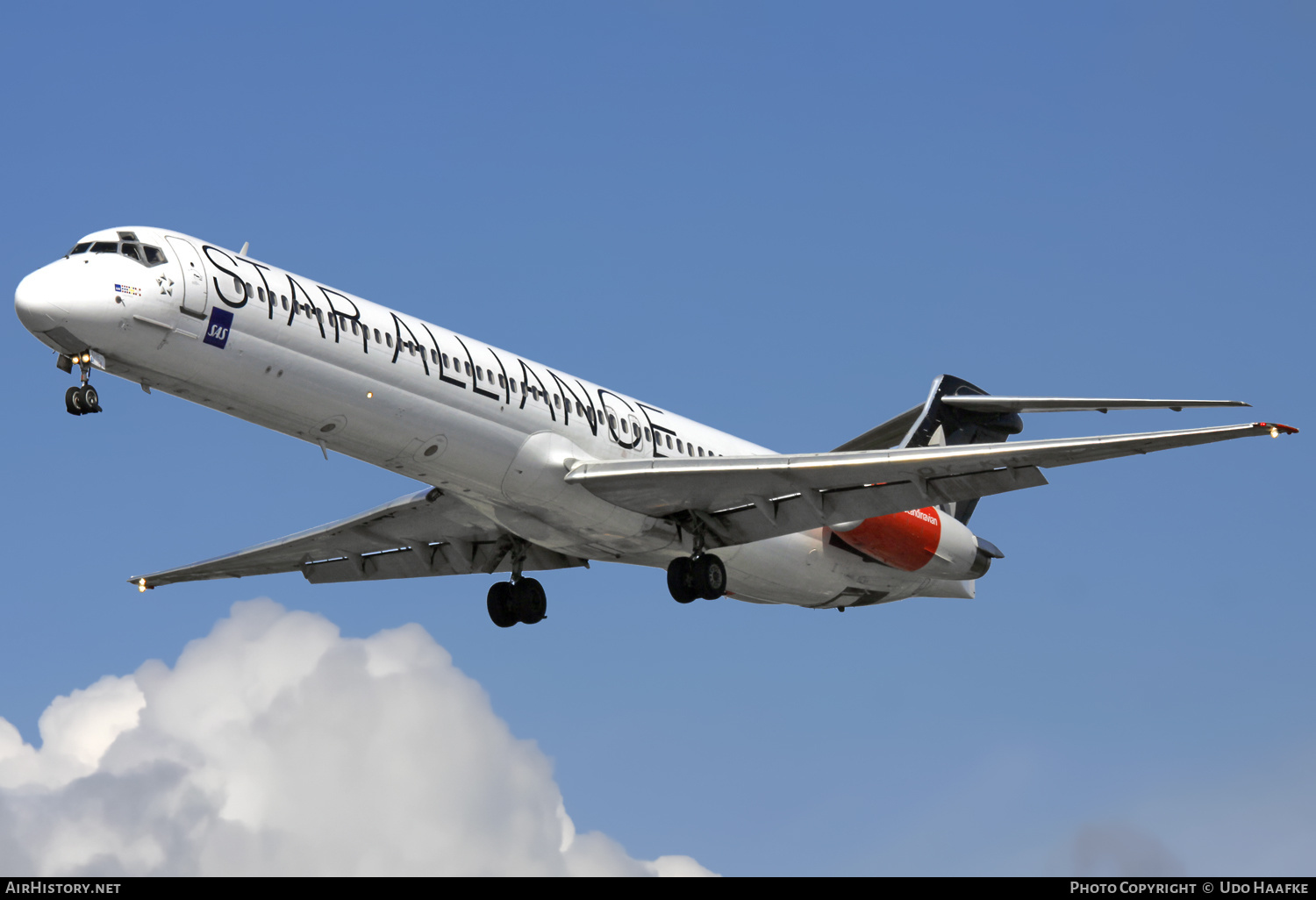 Aircraft Photo of OY-KHE | McDonnell Douglas MD-82 (DC-9-82) | Scandinavian Airlines - SAS | AirHistory.net #640144