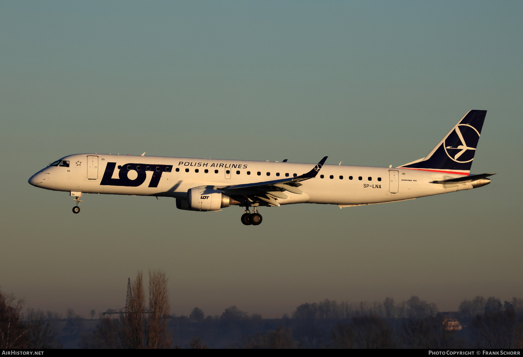 Aircraft Photo of SP-LNA | Embraer 195LR (ERJ-190-200LR) | LOT Polish Airlines - Polskie Linie Lotnicze | AirHistory.net #640190