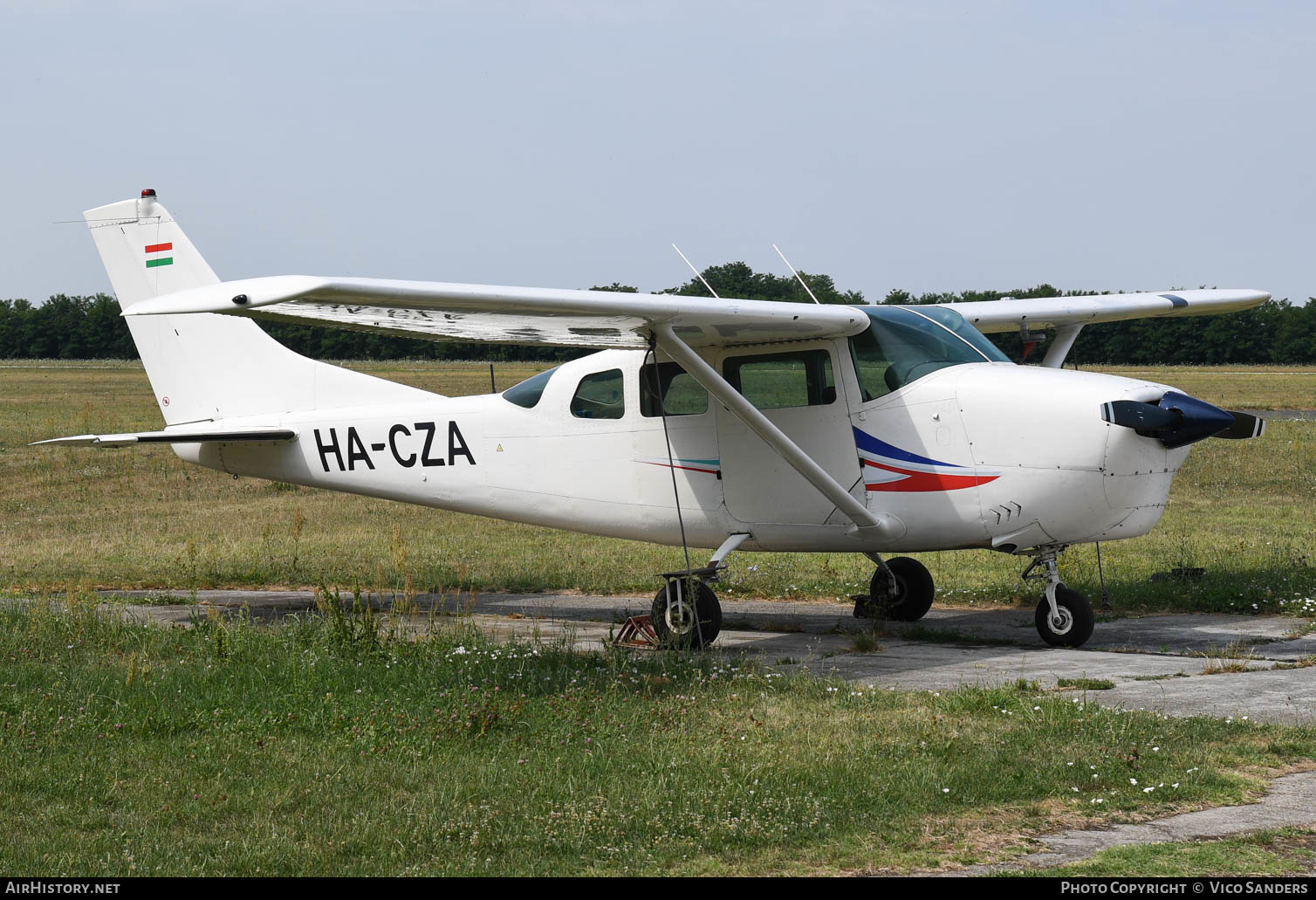 Aircraft Photo of HA-CZA | Cessna 210-5A | AirHistory.net #640298