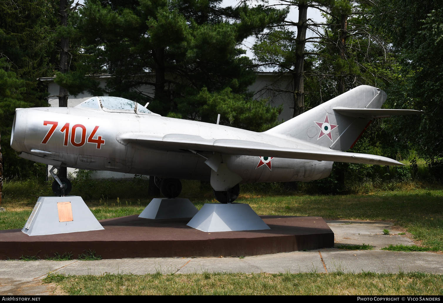 Aircraft Photo of 7104 / 817 | Mikoyan-Gurevich MiG-15bis | Hungary - Air Force | AirHistory.net #640402