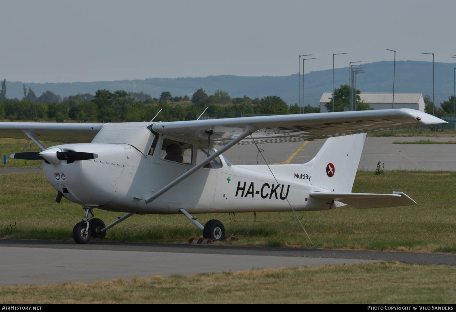 Aircraft Photo of HA-CKU | Cessna 172N Skyhawk | Multifly | AirHistory.net #640410