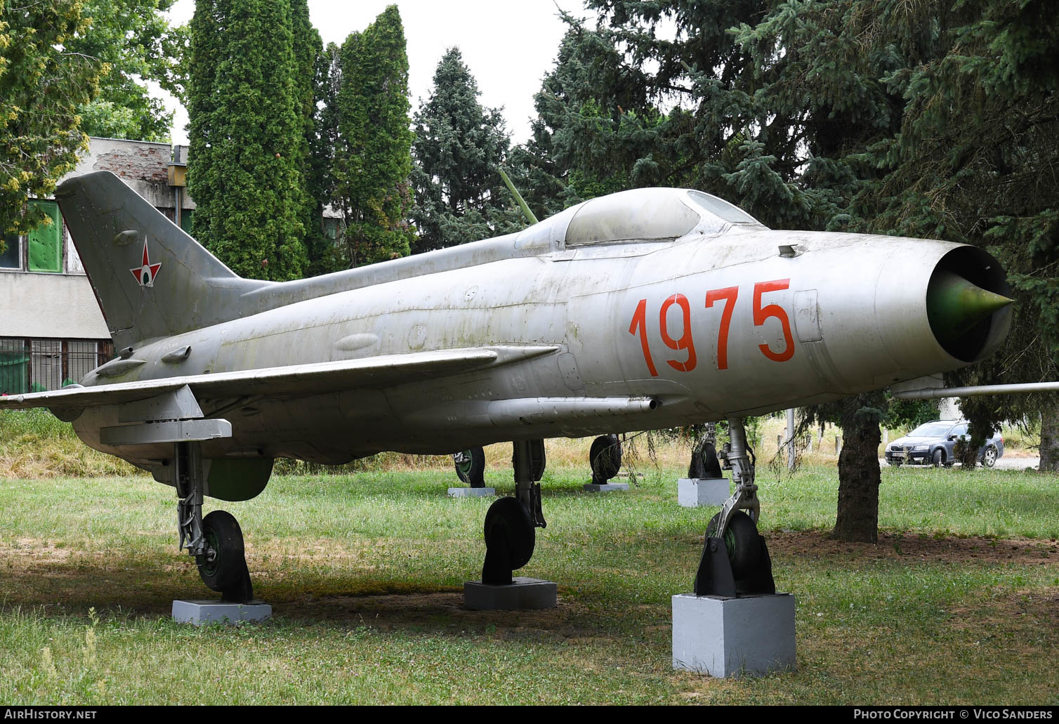 Aircraft Photo of 1975 / 801 | Mikoyan-Gurevich MiG-21F-13 | Hungary - Air Force | AirHistory.net #640433