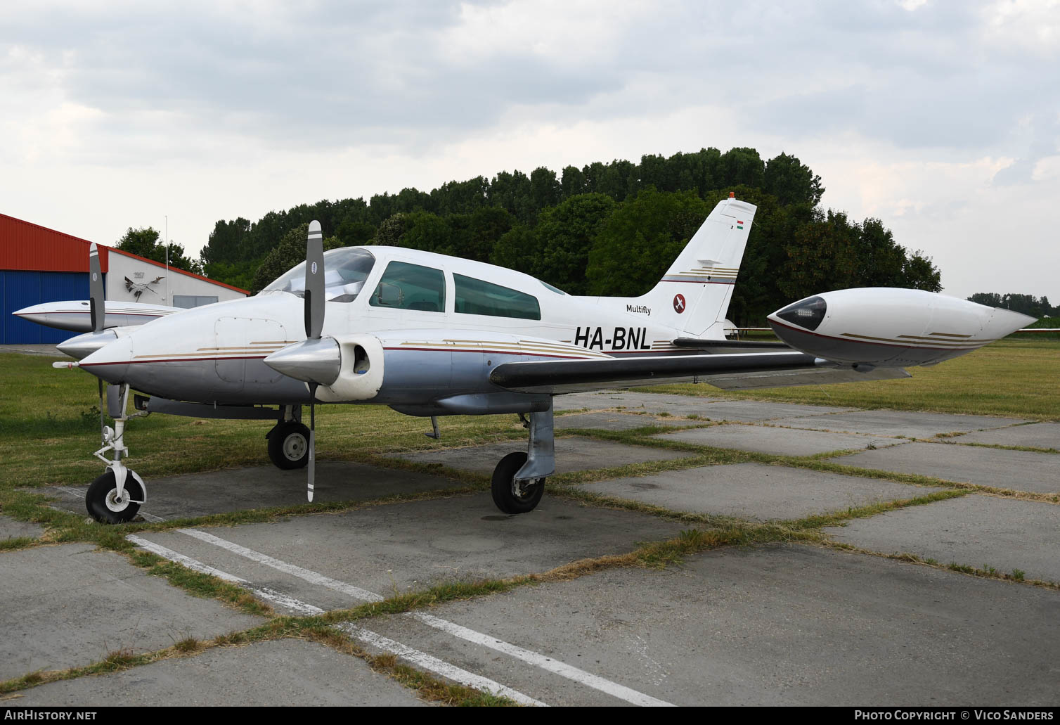 Aircraft Photo of HA-BNL | Cessna 310Q | Multifly | AirHistory.net #640464