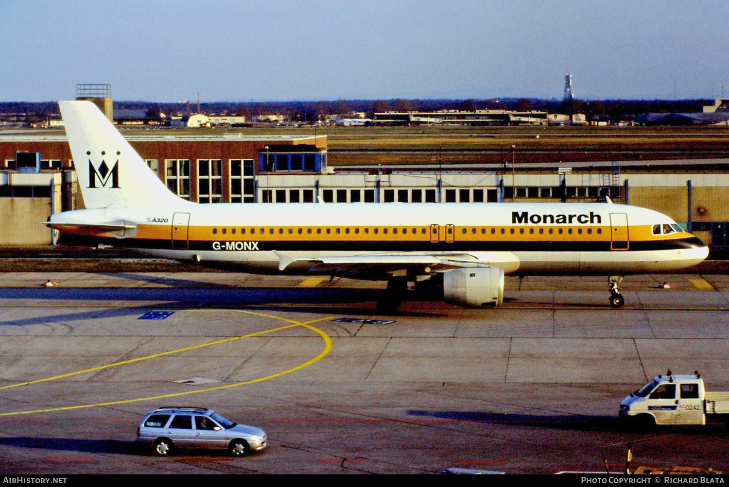 Aircraft Photo of G-MONX | Airbus A320-212 | Monarch Airlines | AirHistory.net #640492