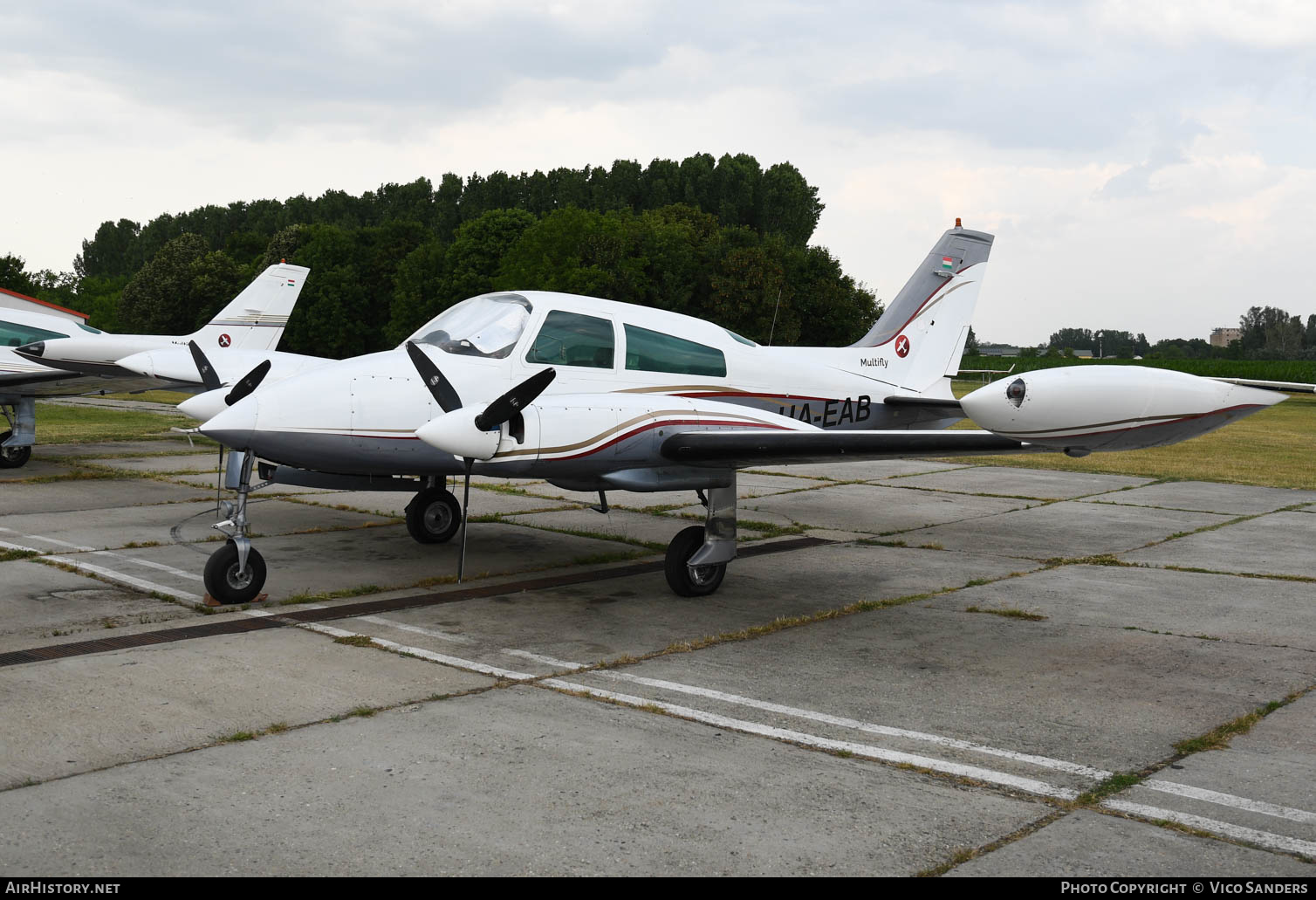 Aircraft Photo of HA-EAB | Cessna 310Q | Multifly | AirHistory.net #640499
