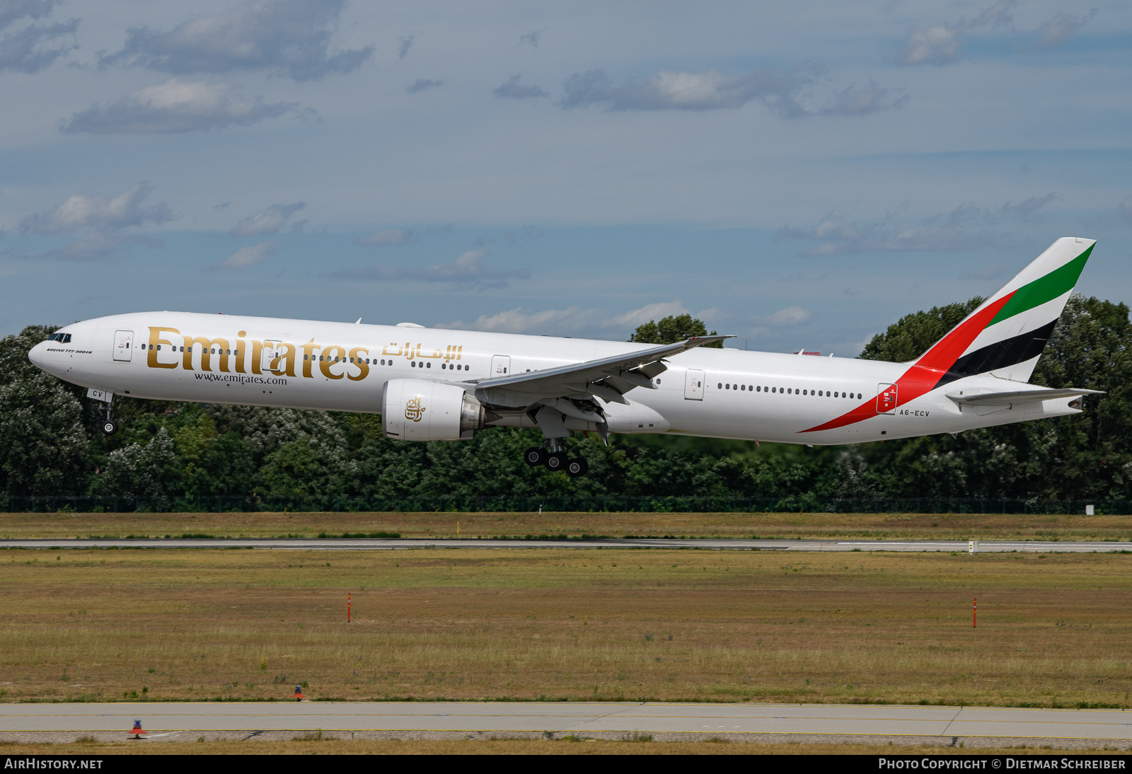 Aircraft Photo of A6-ECV | Boeing 777-31H/ER | Emirates | AirHistory.net #640529