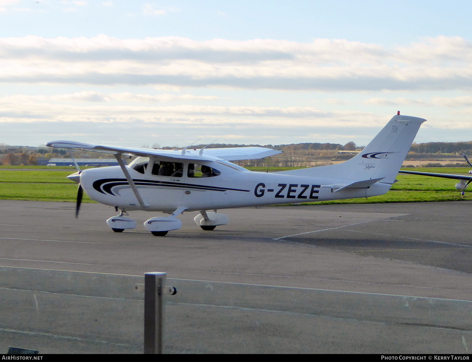 Aircraft Photo of G-ZEZE | Cessna 182S Skylane | AirHistory.net #640543