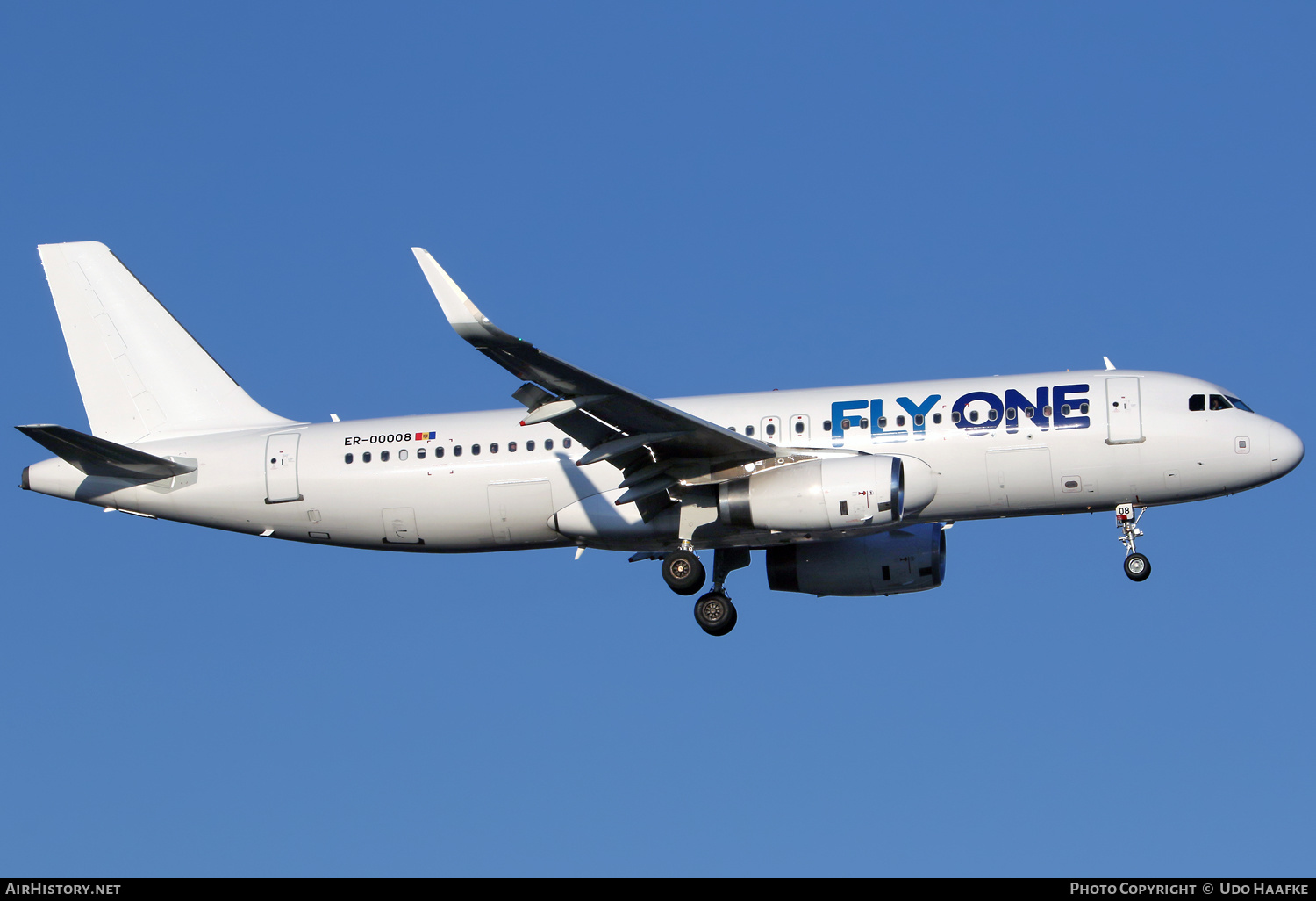 Aircraft Photo of ER-00008 | Airbus A320-233 | FlyOne | AirHistory.net #640681