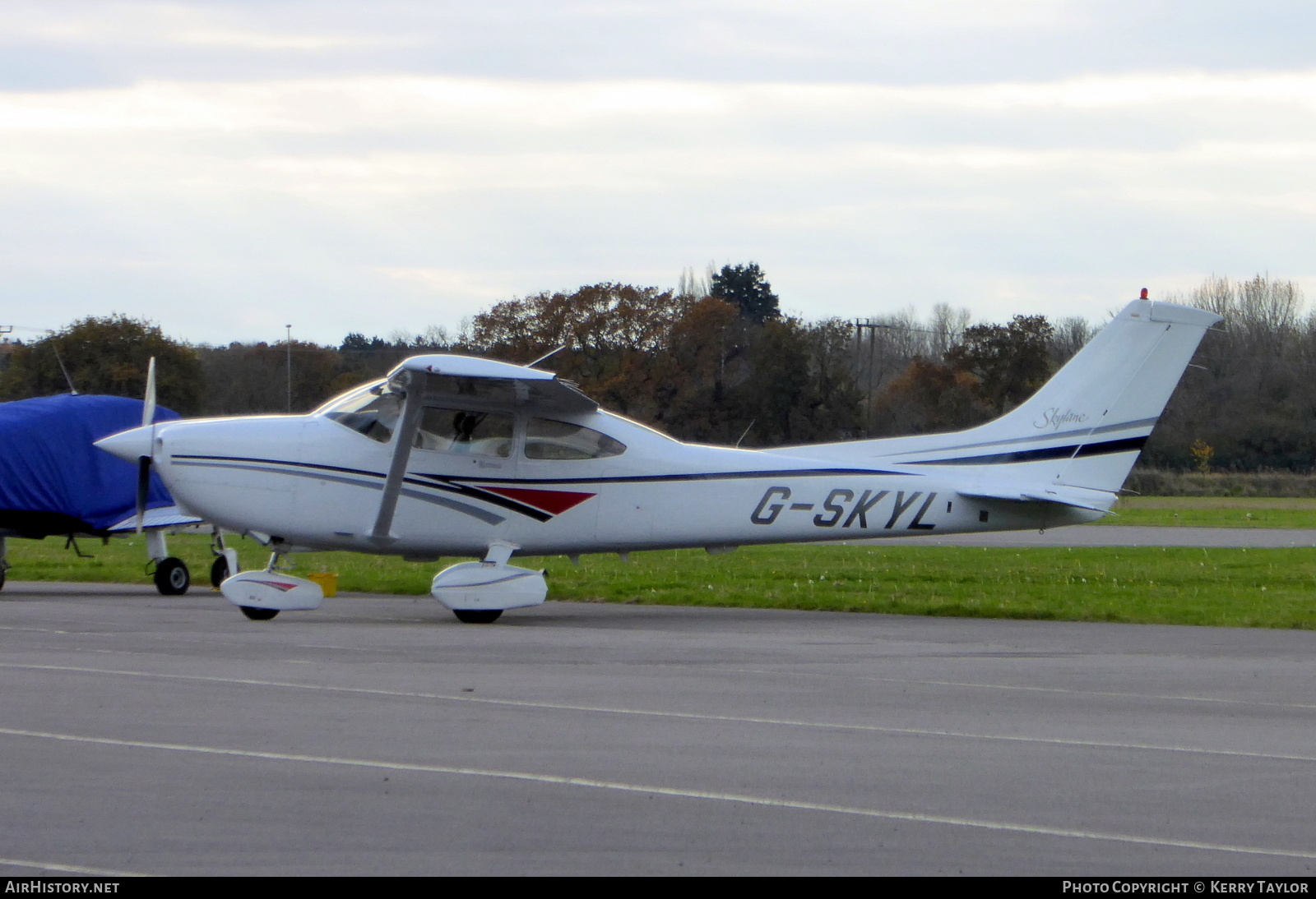 Aircraft Photo of G-SKYL | Cessna 182S Skylane | AirHistory.net #640695