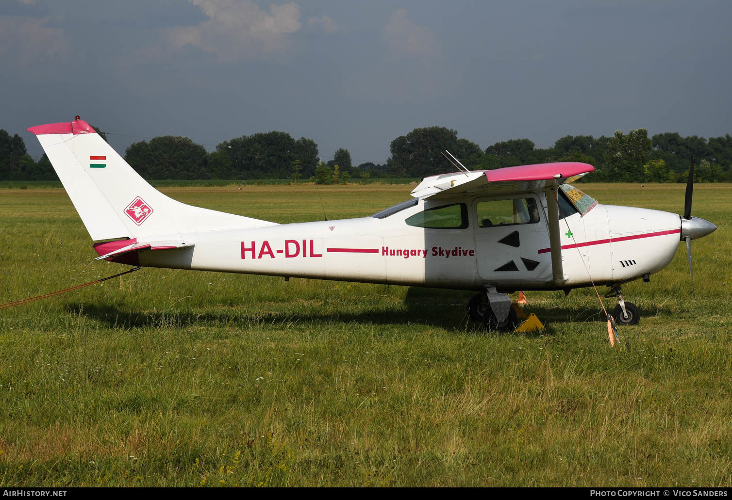 Aircraft Photo of HA-DIL | Cessna 182N Skylane | Hungary Skydive | AirHistory.net #640756