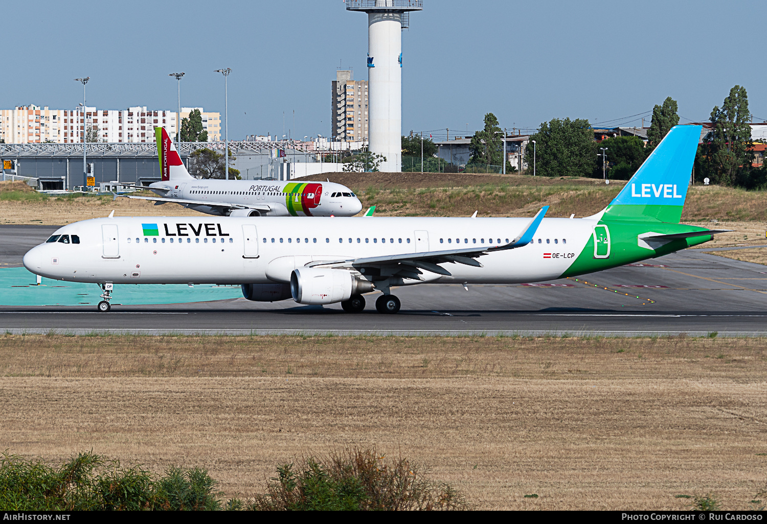 Aircraft Photo of OE-LCP | Airbus A321-211 | Level | AirHistory.net #640894