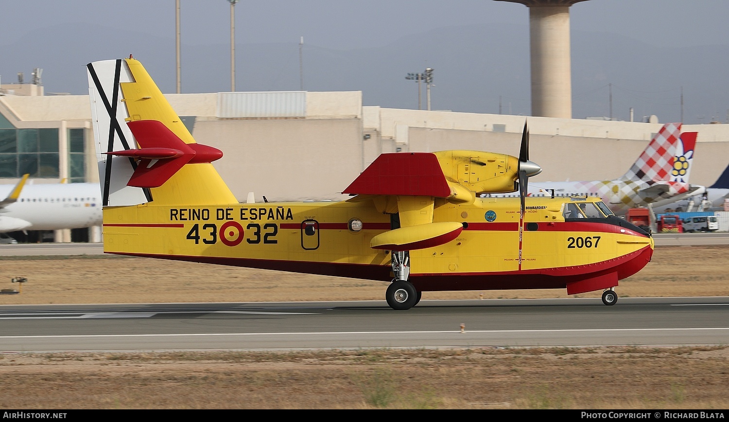 Aircraft Photo of UD.14-02 | Bombardier CL-415 (CL-215-6B11) | Spain - Air Force | AirHistory.net #641000