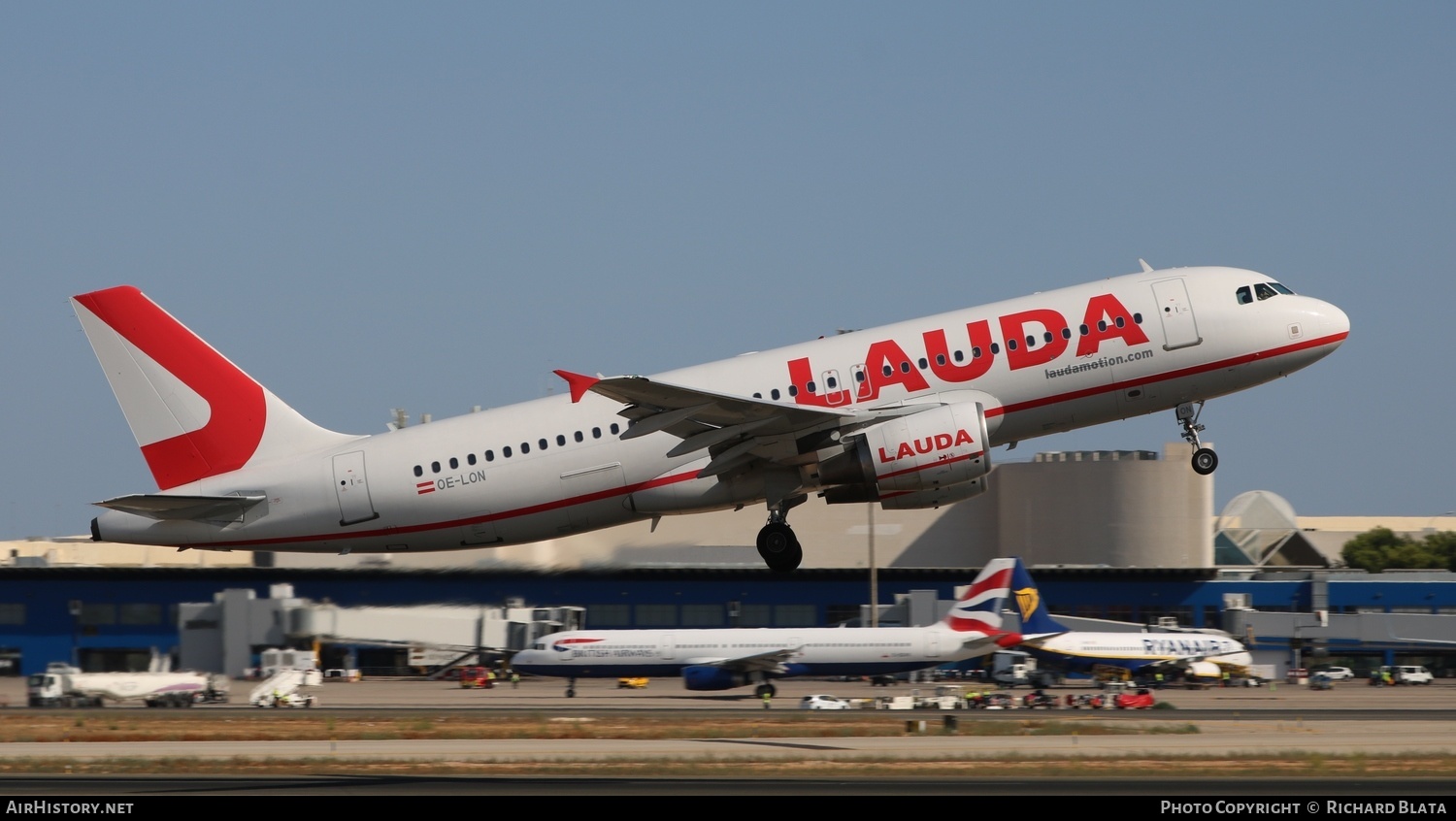 Aircraft Photo of OE-LON | Airbus A320-214 | Laudamotion | AirHistory.net #641083