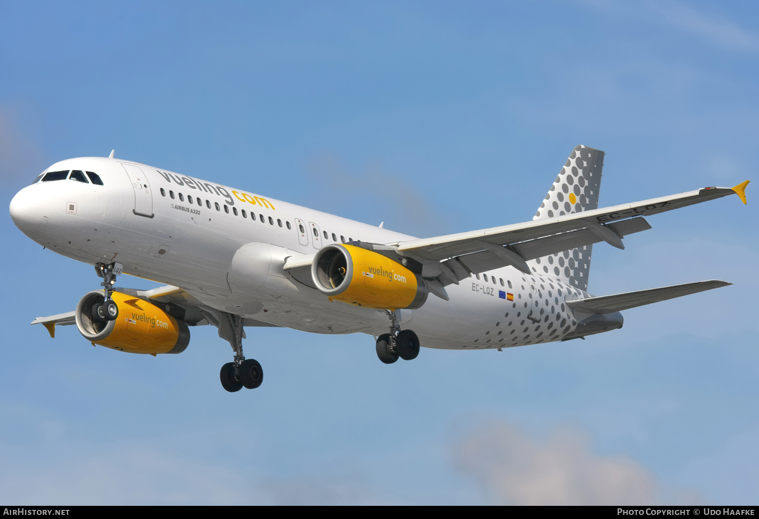 Aircraft Photo of EC-LQZ | Airbus A320-214 | Vueling Airlines | AirHistory.net #641110