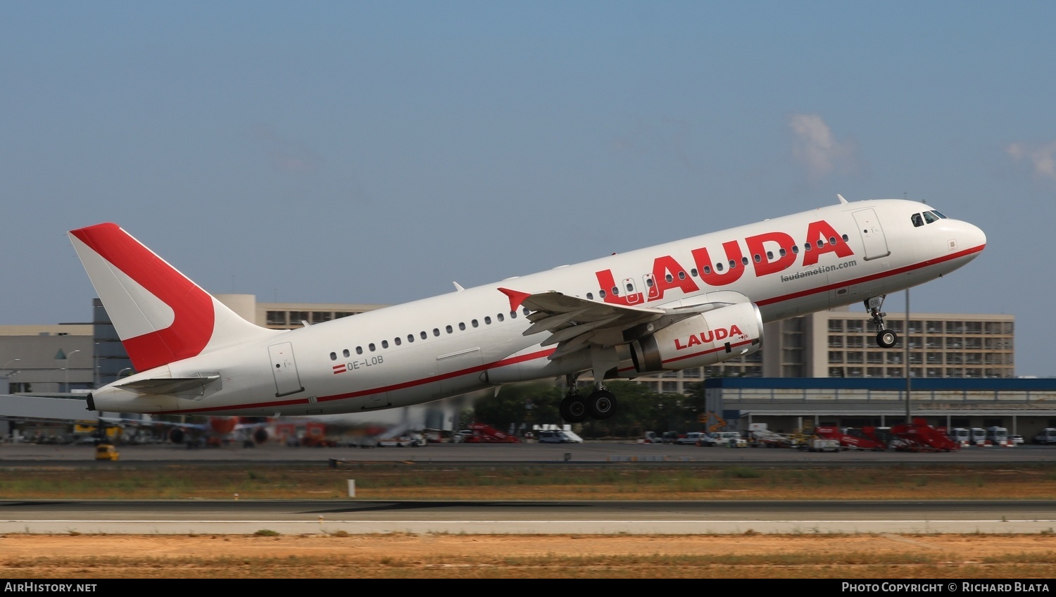 Aircraft Photo of OE-LOB | Airbus A320-232 | Laudamotion | AirHistory.net #641149