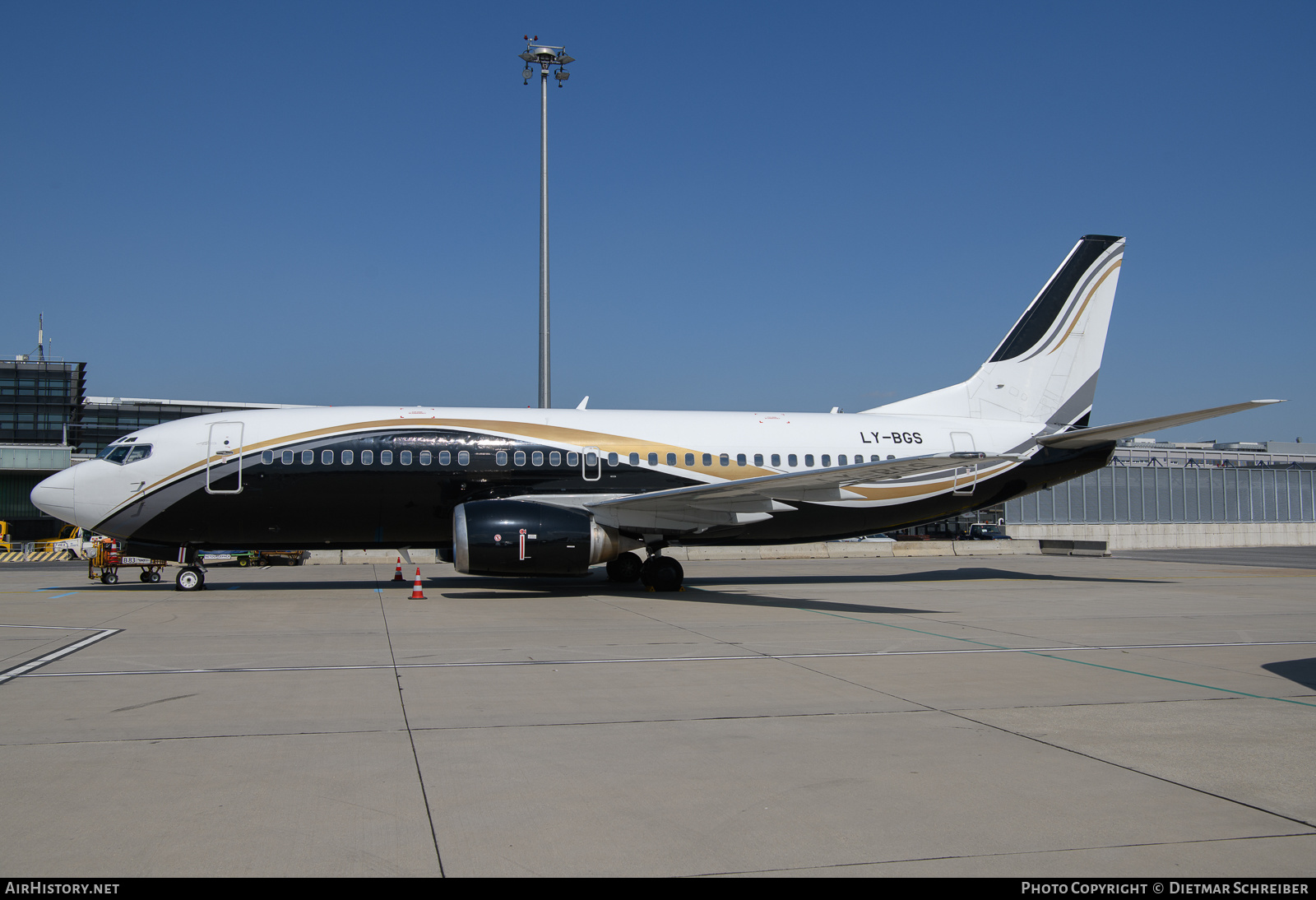 Aircraft Photo of LY-BGS | Boeing 737-3L9 | AirHistory.net #641181