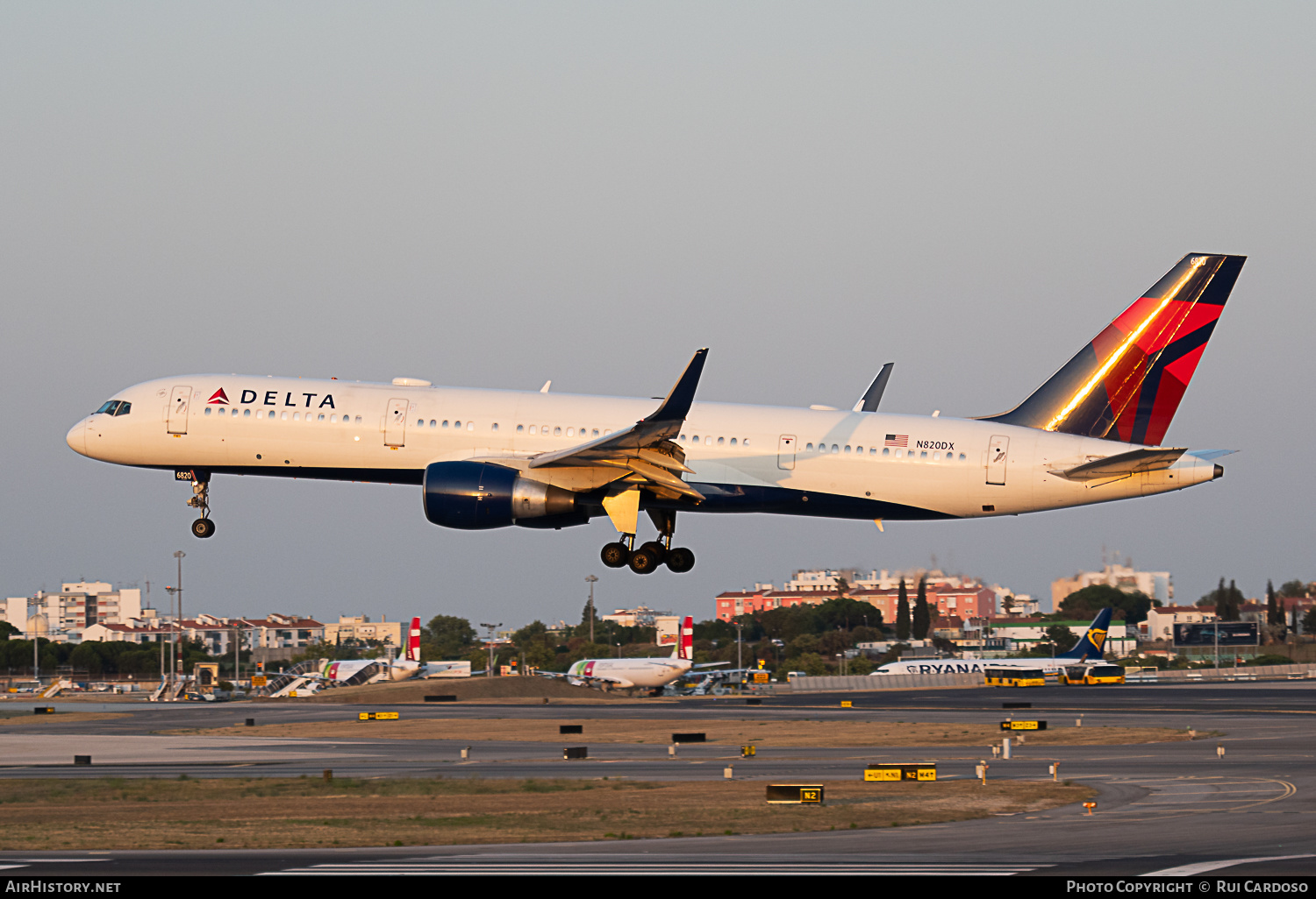 Aircraft Photo of N820DX | Boeing 757-26D | Delta Air Lines | AirHistory.net #641193