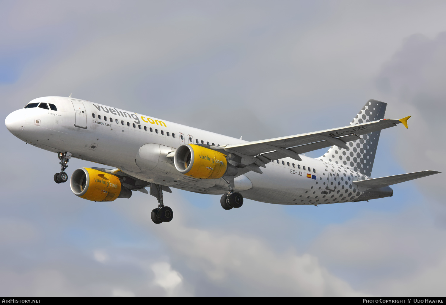 Aircraft Photo of EC-JZI | Airbus A320-214 | Vueling Airlines | AirHistory.net #641236