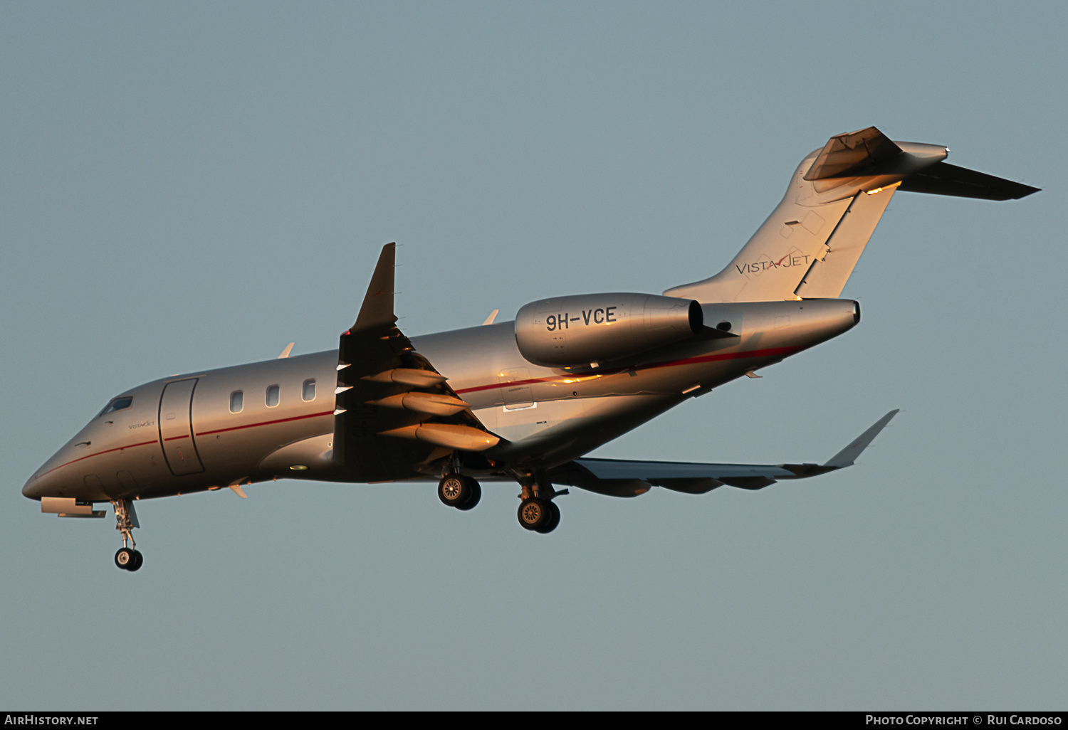 Aircraft Photo of 9H-VCE | Bombardier Challenger 350 (BD-100-1A10) | VistaJet | AirHistory.net #641351