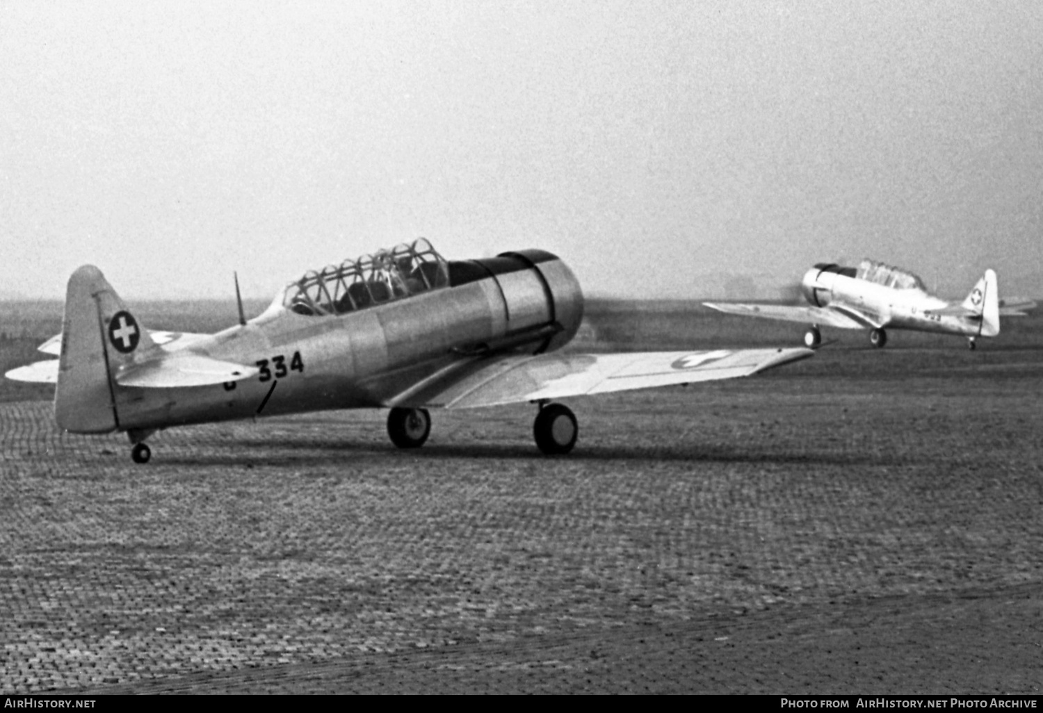 Aircraft Photo of U-334 | North American AT-16 Harvard IIB | Switzerland - Air Force | AirHistory.net #641680