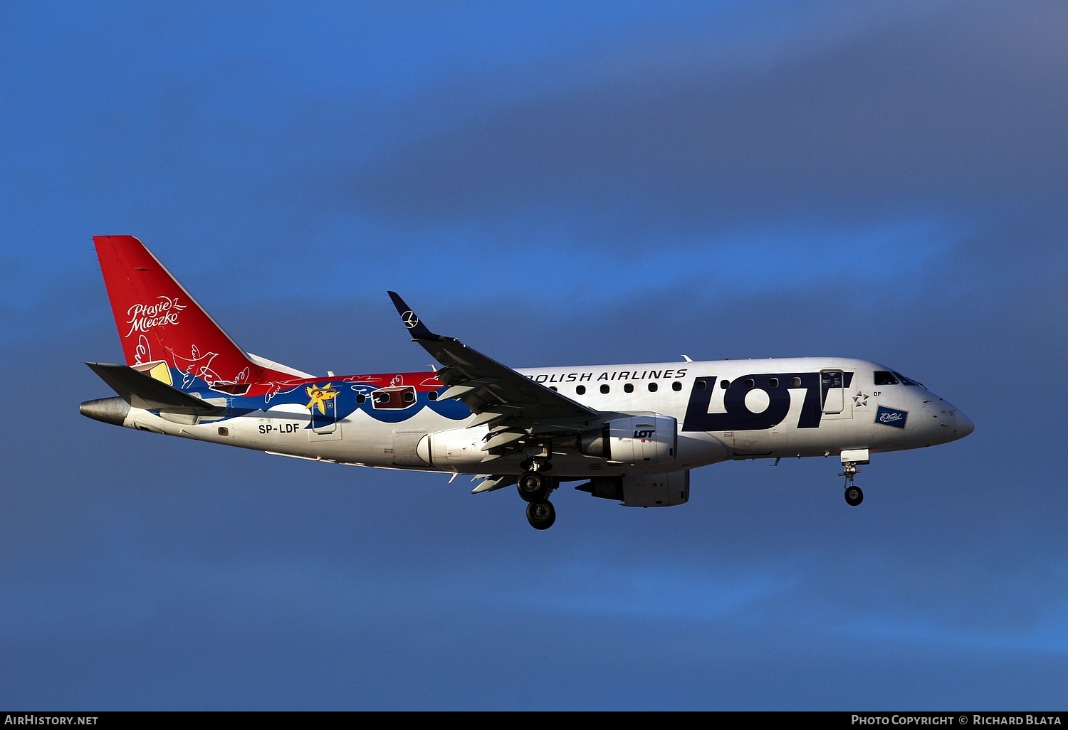 Aircraft Photo of SP-LDF | Embraer 170LR (ERJ-170-100LR) | LOT Polish Airlines - Polskie Linie Lotnicze | AirHistory.net #641805