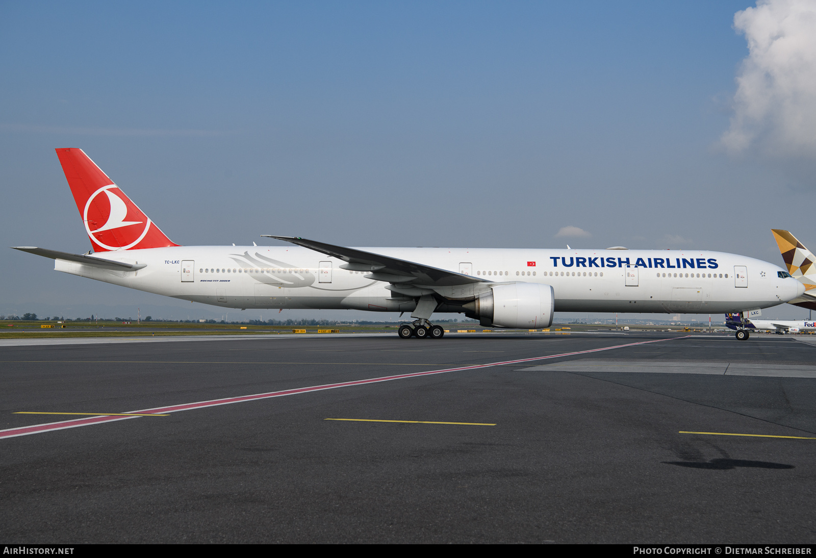 Aircraft Photo of TC-LKC | Boeing 777-3U8/ER | Turkish Airlines | AirHistory.net #641896