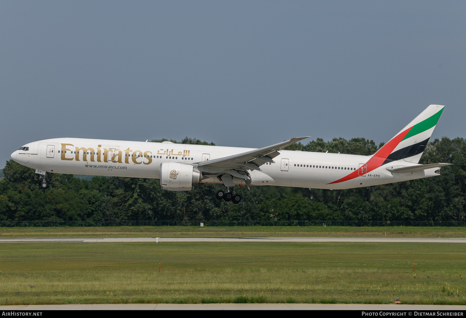 Aircraft Photo of A6-EPH | Boeing 777-31H/ER | Emirates | AirHistory.net #641908