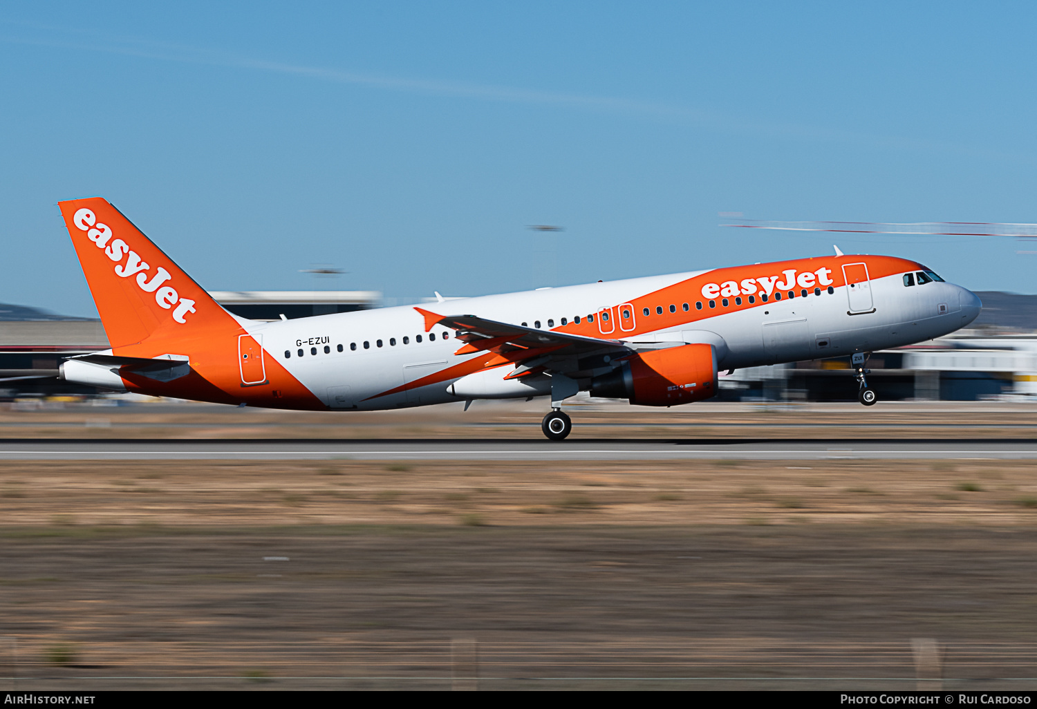 Aircraft Photo of G-EZUI | Airbus A320-214 | EasyJet | AirHistory.net #642060