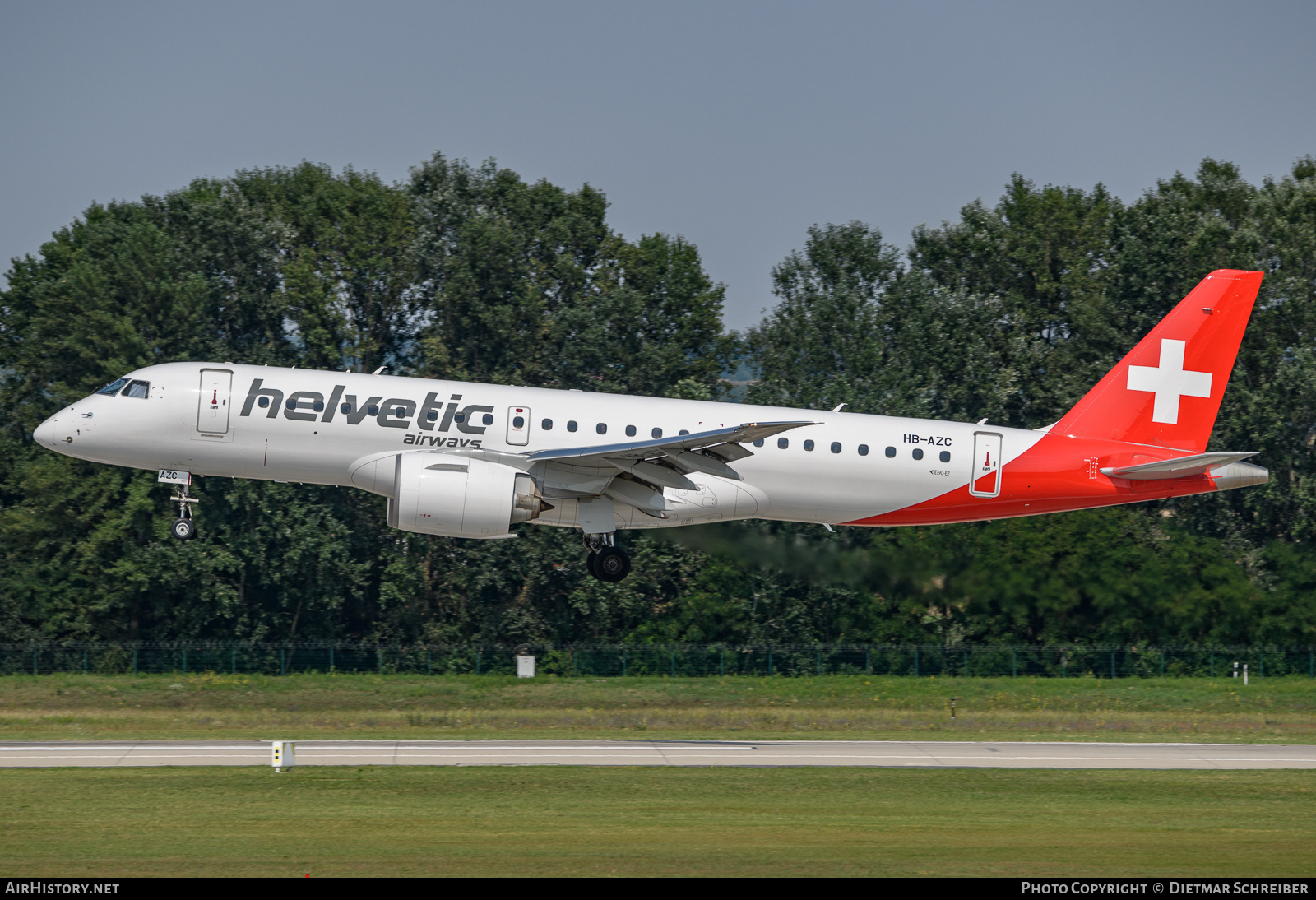 Aircraft Photo of HB-AZC | Embraer 190-E2 (ERJ-190-300) | Helvetic Airways | AirHistory.net #642091