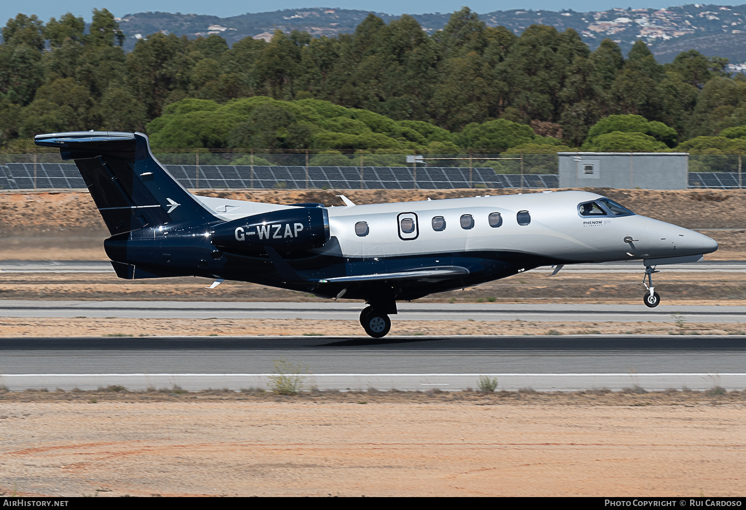 Aircraft Photo of G-WZAP | Embraer EMB-505 Phenom 300 | AirHistory.net #642128