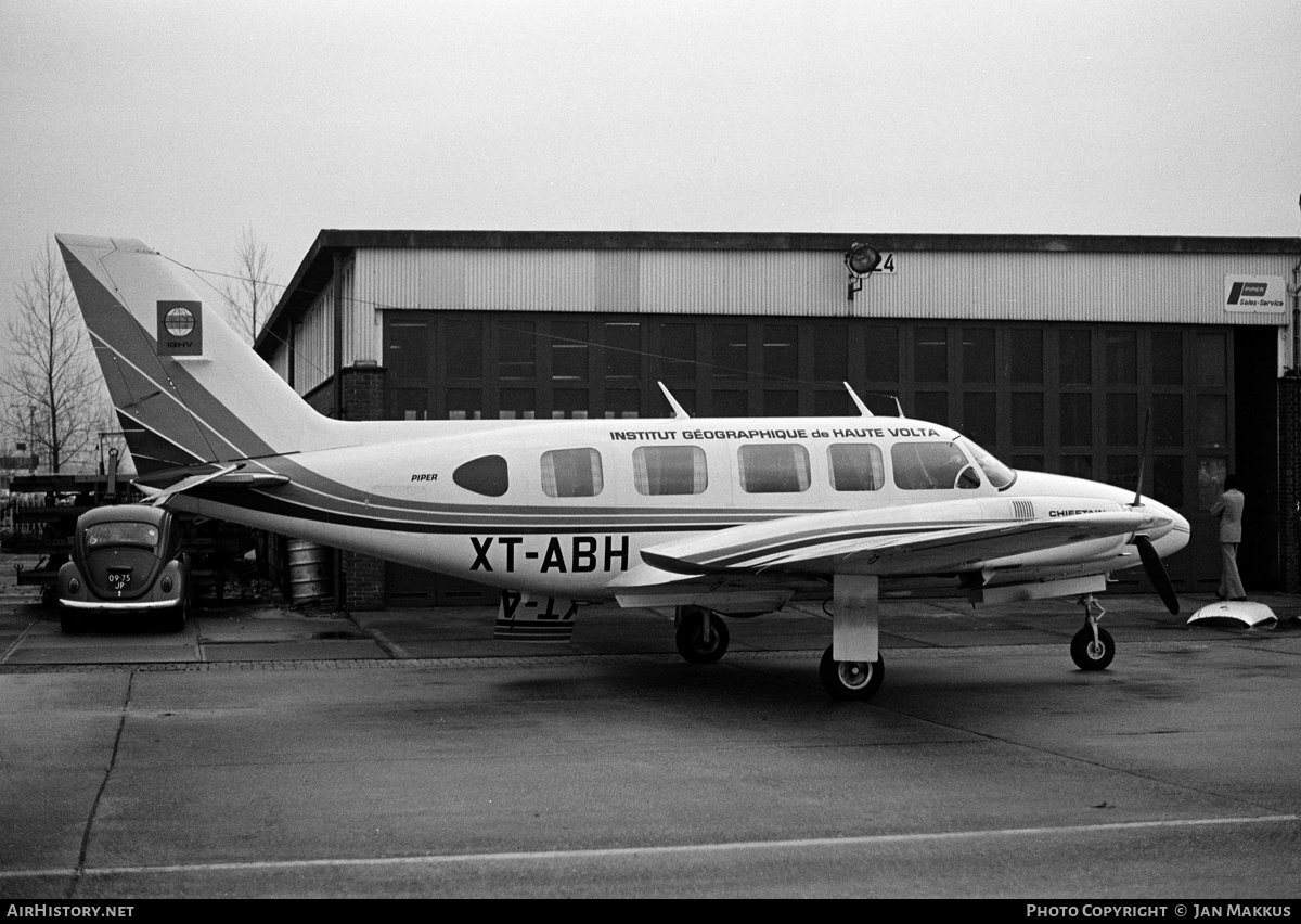 Aircraft Photo of XT-ABH | Piper PA-31-350 Navajo Chieftain | Institut Géographique de Haute Volta | AirHistory.net #642281