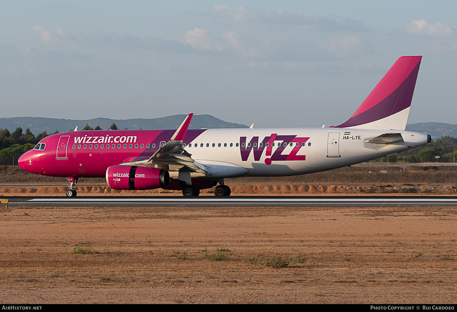 Aircraft Photo of HA-LYE | Airbus A320-232 | Wizz Air | AirHistory.net #642410