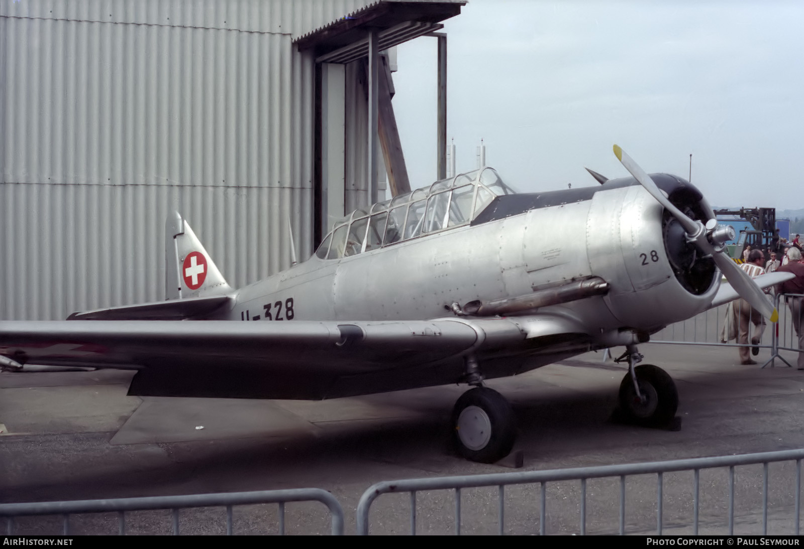 Aircraft Photo of U-328 | North American AT-16 Harvard IIB | Switzerland - Air Force | AirHistory.net #642753