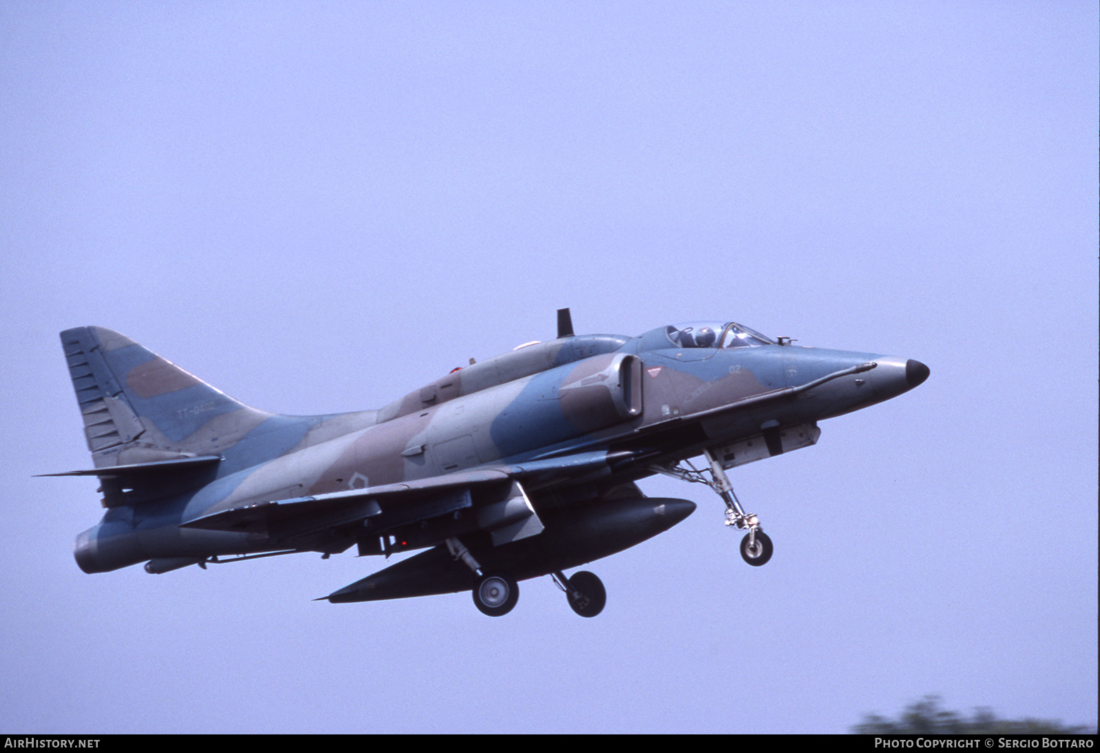 Aircraft Photo of TT-0402 | Douglas A-4E Skyhawk (Aa-it) | Indonesia - Air Force | AirHistory.net #642836