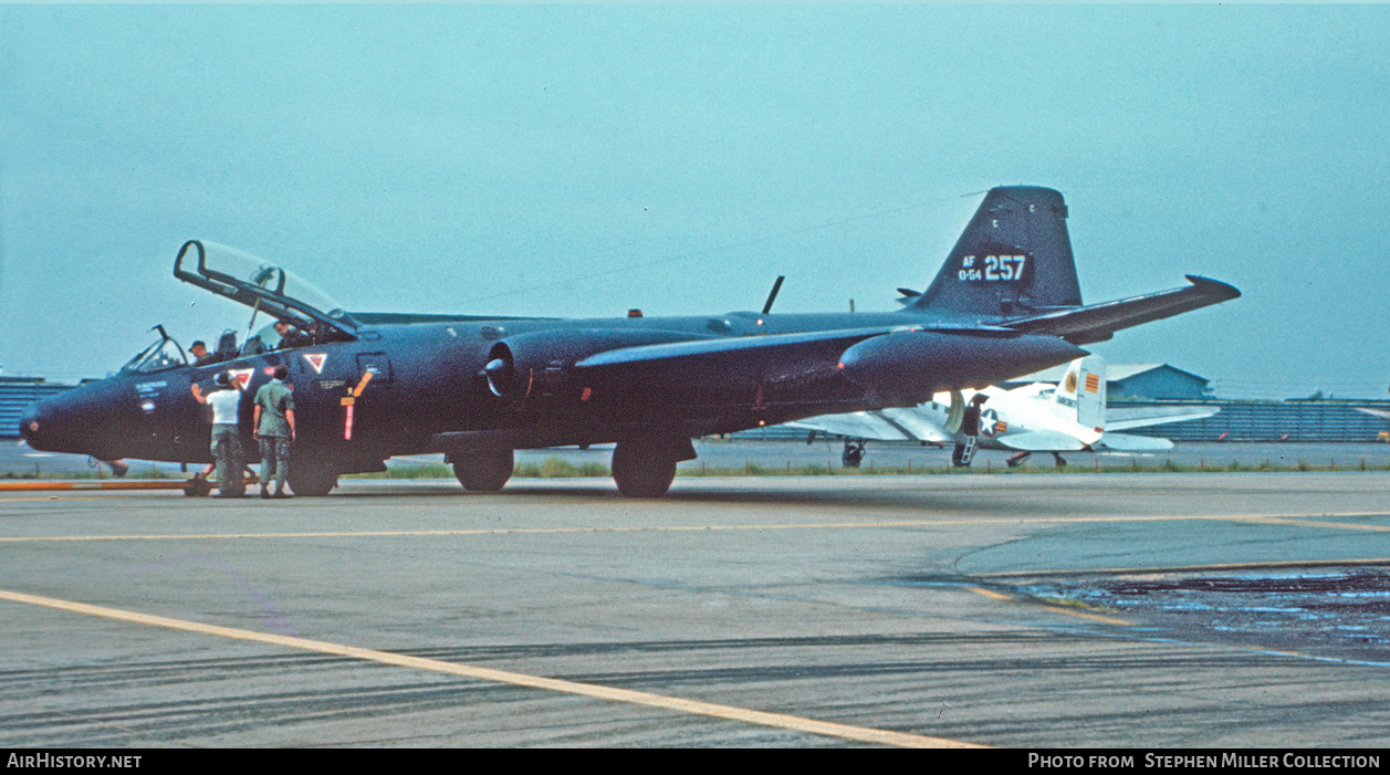 Aircraft Photo of 55-4257 / 0-54257 | Martin RB-57E Canberra | USA - Air Force | AirHistory.net #643118