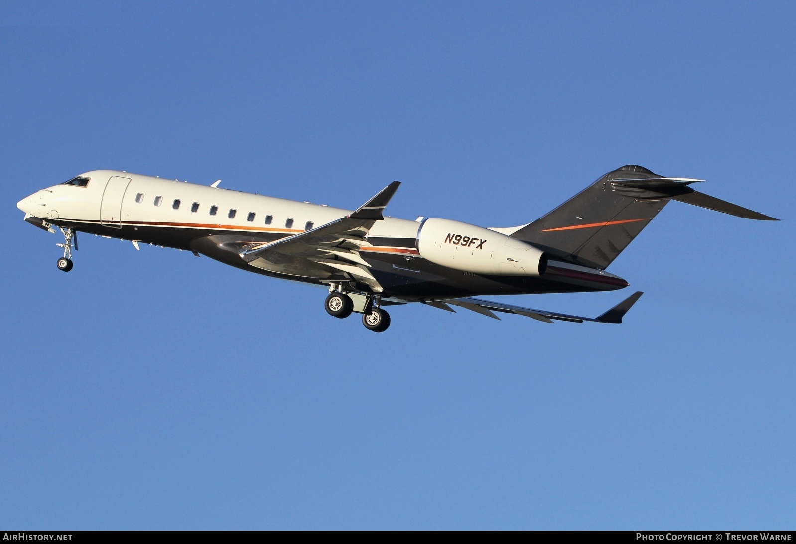 Aircraft Photo of N99FX | Bombardier Global Express XRS (BD-700-1A10) | AirHistory.net #643130