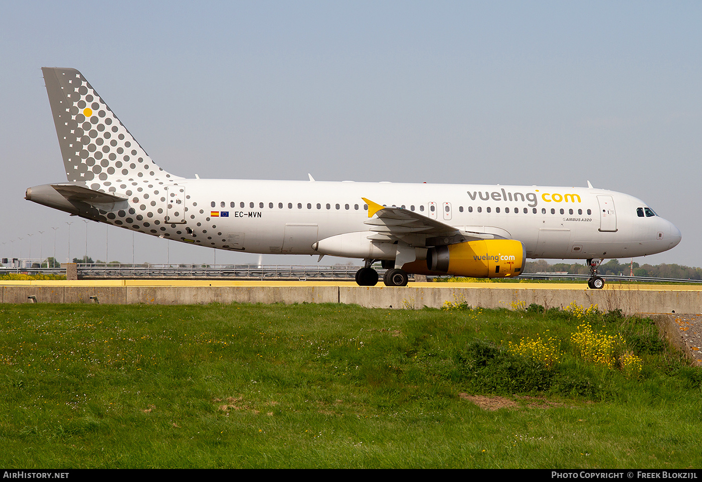 Aircraft Photo of EC-MVN | Airbus A320-232 | Vueling Airlines | AirHistory.net #643136