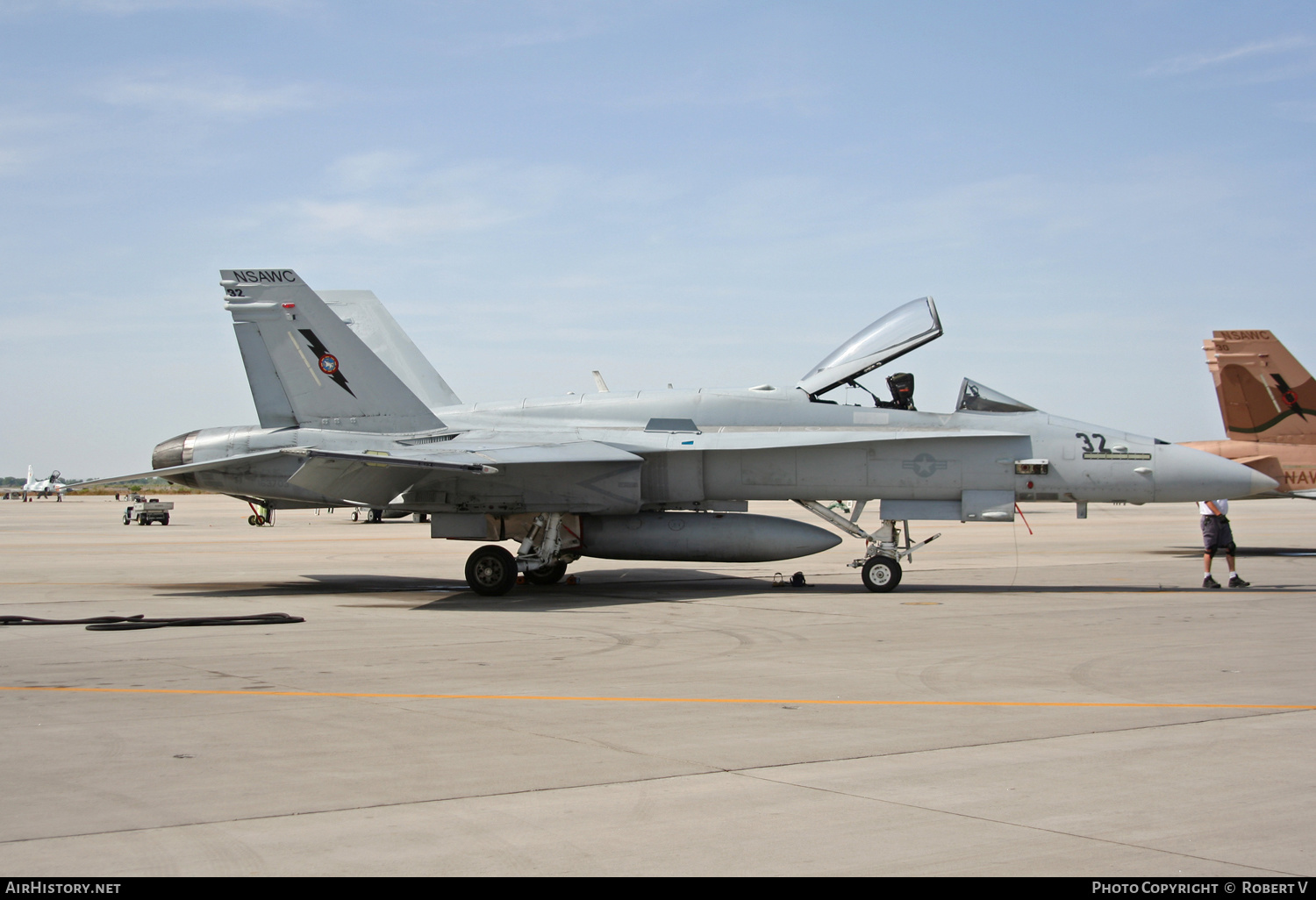 Aircraft Photo of 163703 | McDonnell Douglas F/A-18C Hornet | USA - Navy | AirHistory.net #643187