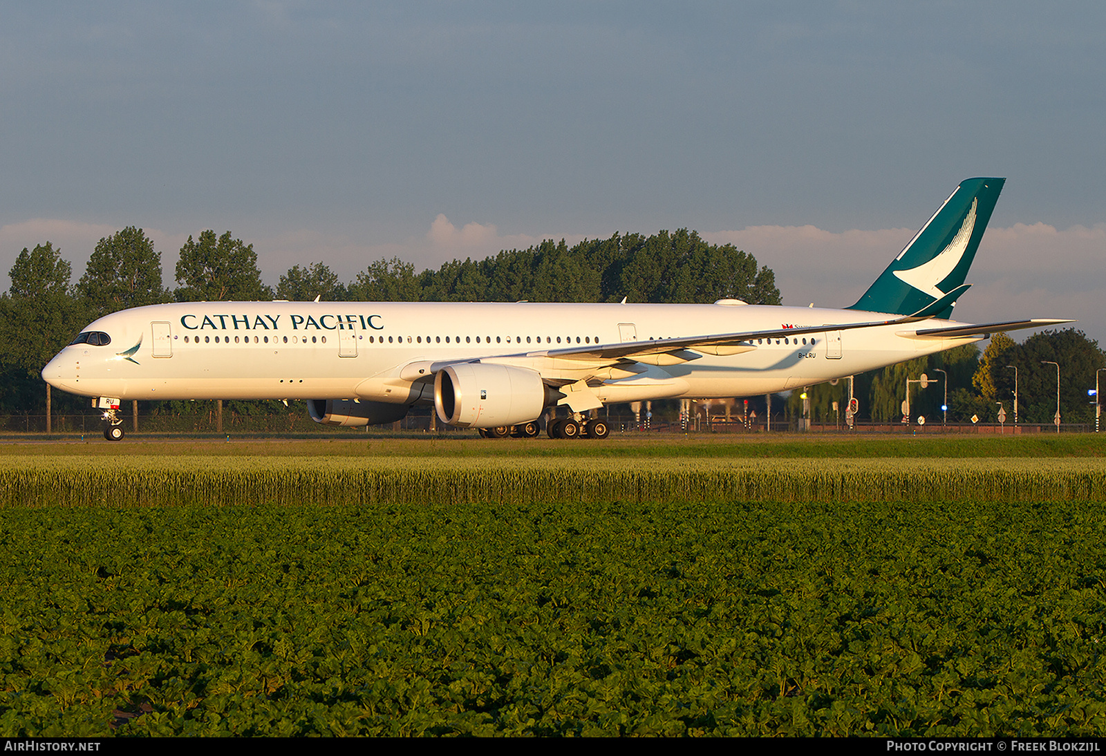 Aircraft Photo of B-LRU | Airbus A350-941 | Cathay Pacific Airways | AirHistory.net #643220