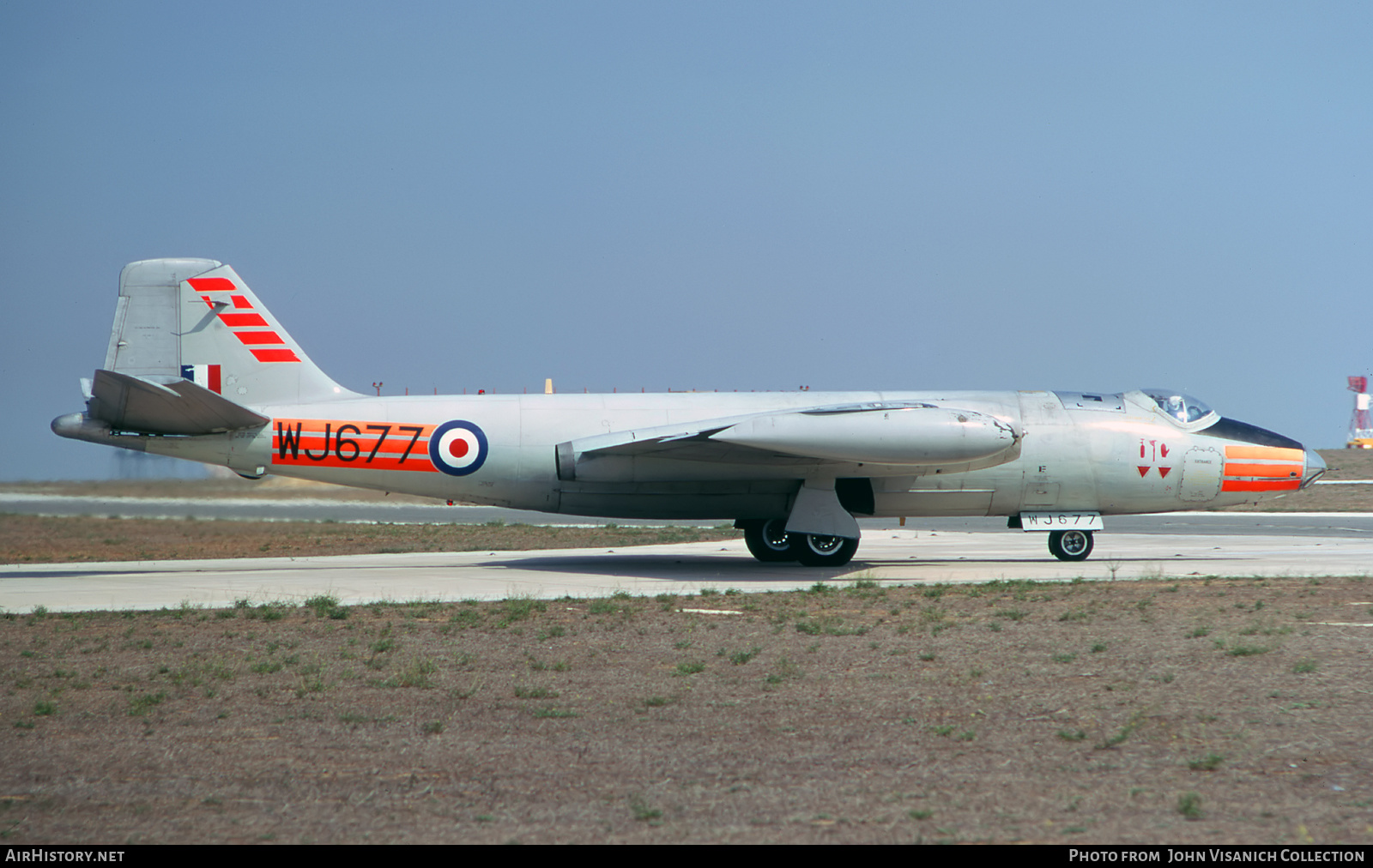 Aircraft Photo of WJ677 | English Electric Canberra B2 | UK - Air Force | AirHistory.net #643315