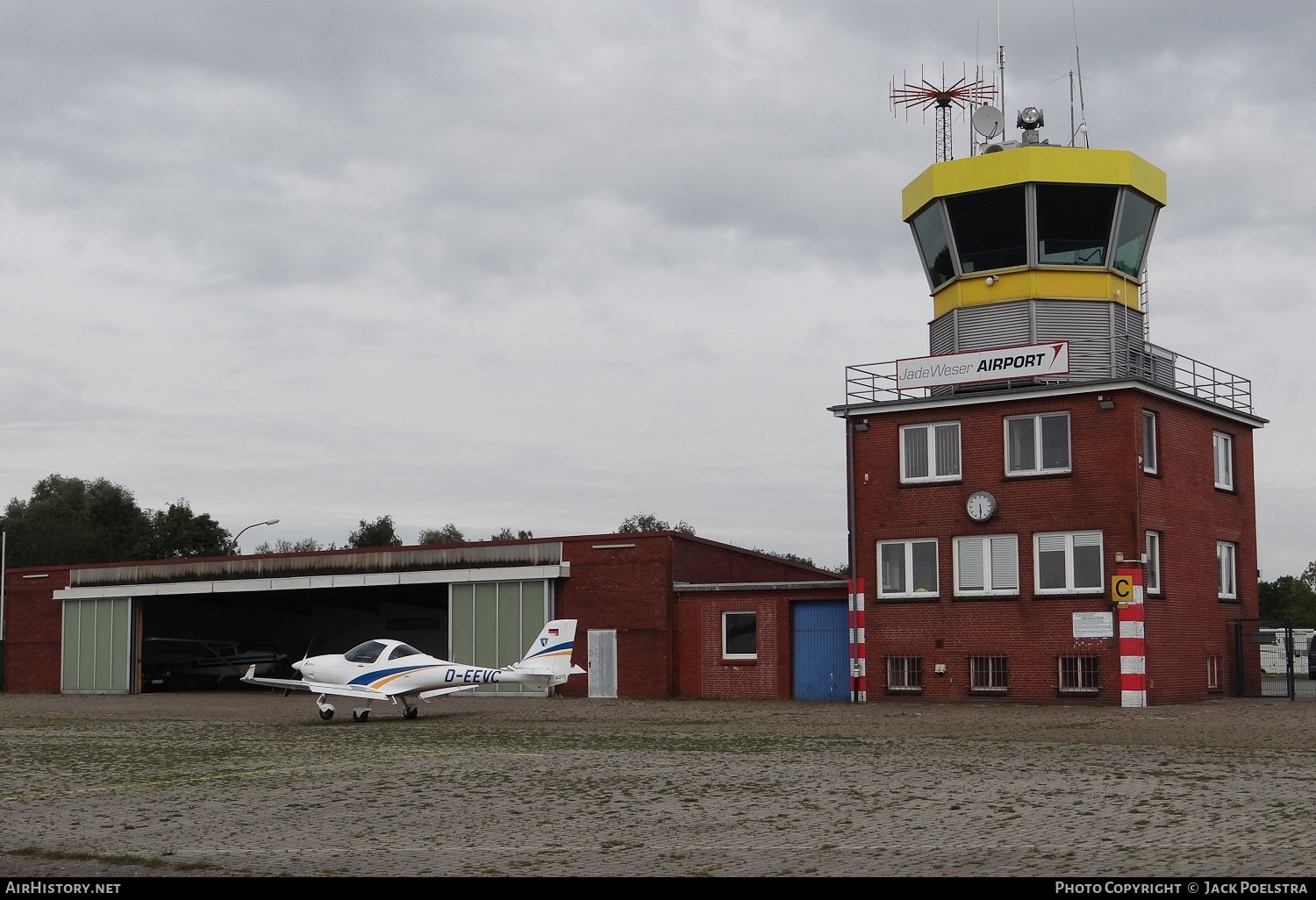 Airport photo of Wilhelmshaven - JadeWeser (EDWI / WVN) in Germany | AirHistory.net #643421