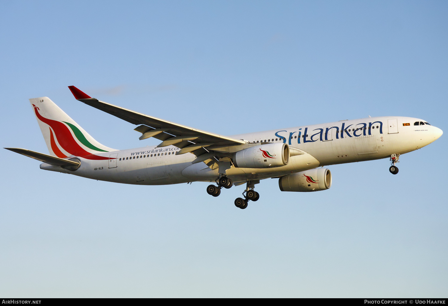 Aircraft Photo of 4R-ALB | Airbus A330-243 | SriLankan Airlines | AirHistory.net #643449