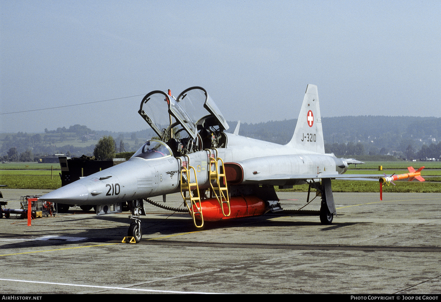 Aircraft Photo of J-3210 | Northrop F-5F Tiger II | Switzerland - Air Force | AirHistory.net #643521