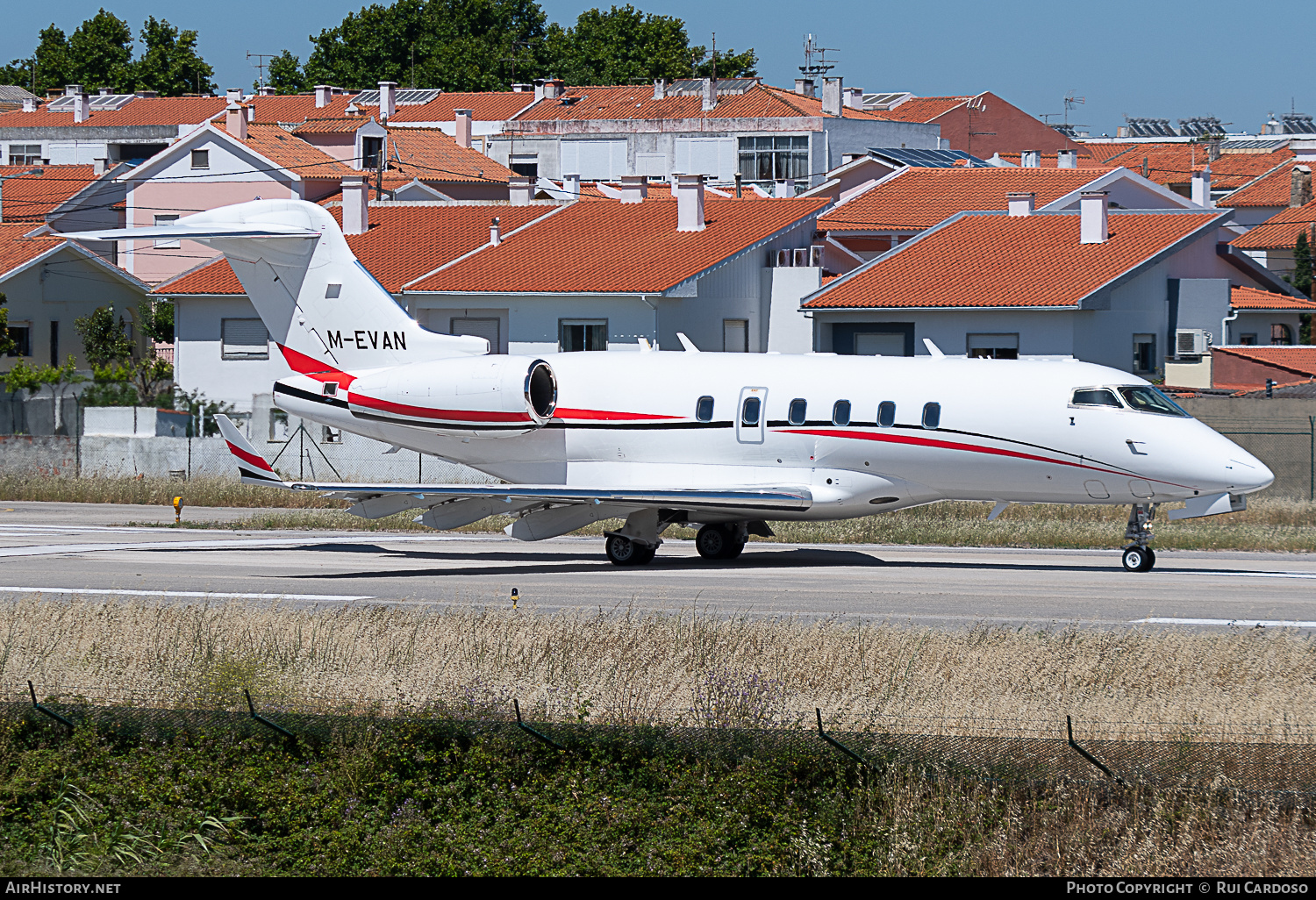 Aircraft Photo of M-EVAN | Bombardier Challenger 300 (BD-100-1A10) | AirHistory.net #643558