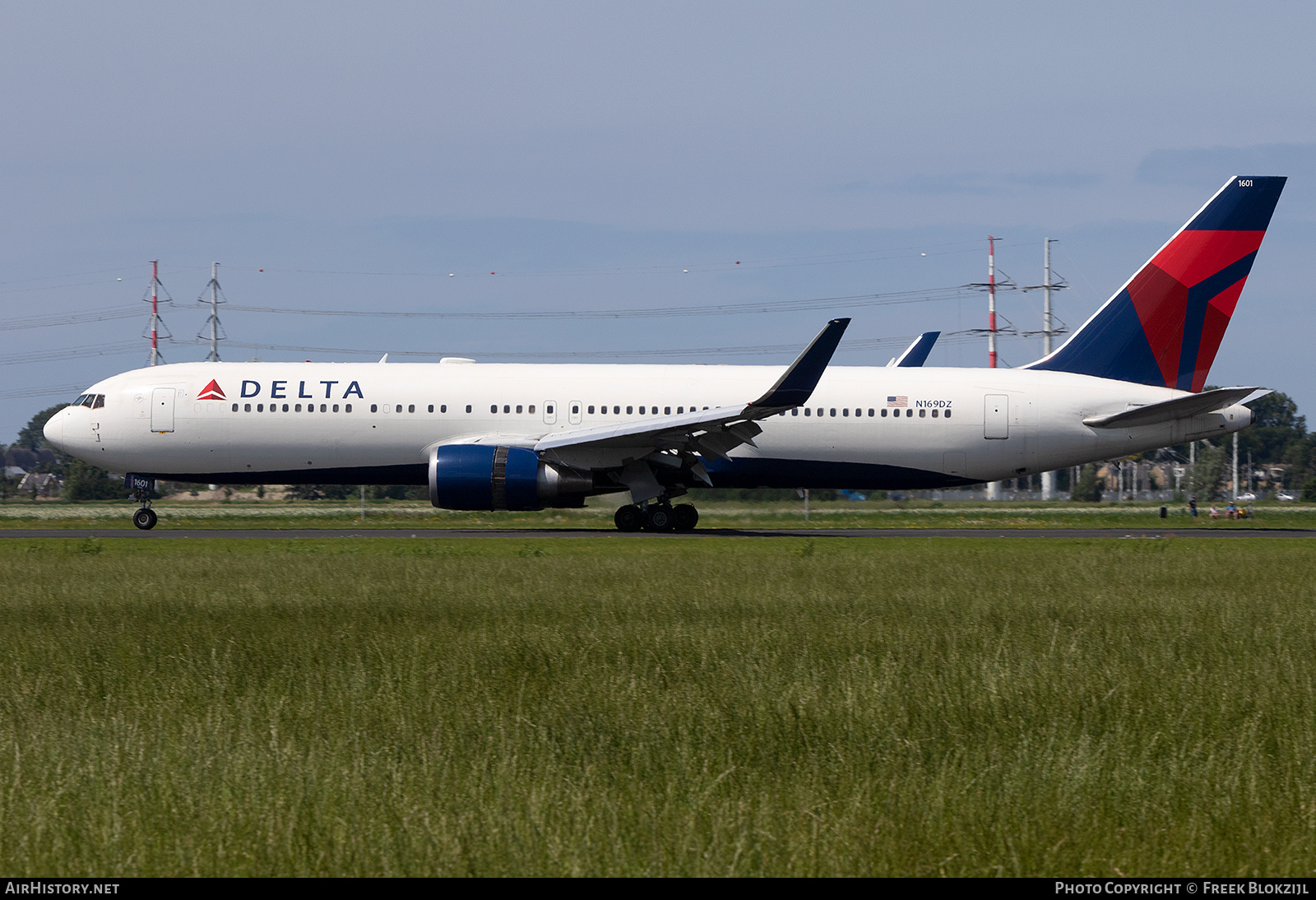 Aircraft Photo of N169DZ | Boeing 767-332/ER | Delta Air Lines | AirHistory.net #643648