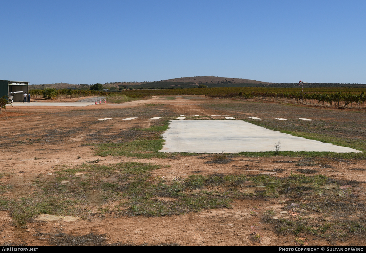 Airport photo of Virgen de La Estrella (LEVE) in Spain | AirHistory.net #643658