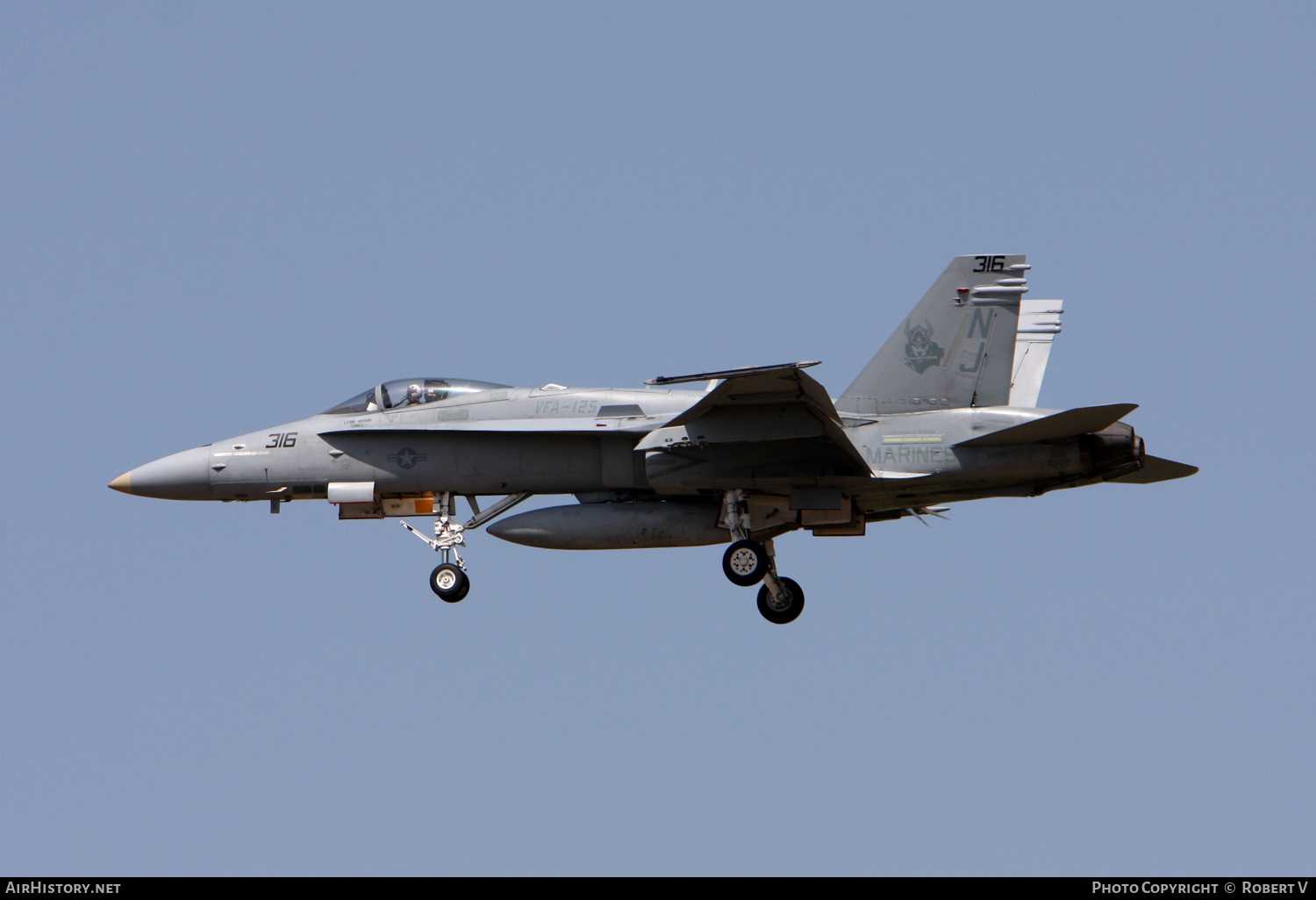 Aircraft Photo of 164037 | McDonnell Douglas F/A-18C Hornet | USA - Navy | AirHistory.net #643717