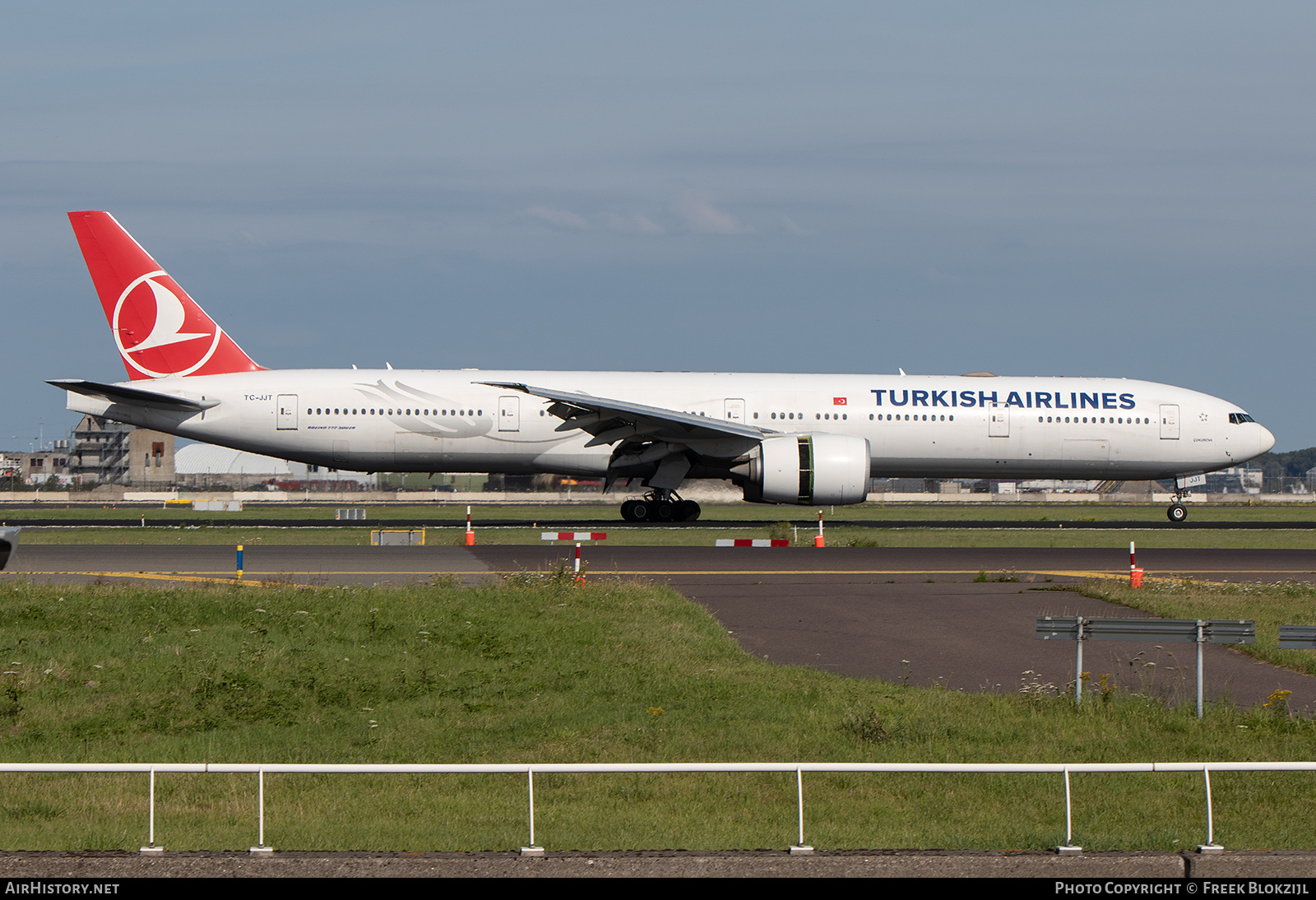 Aircraft Photo of TC-JJT | Boeing 777-3F2/ER | Turkish Airlines | AirHistory.net #643725